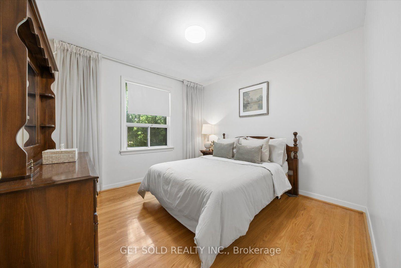 Photo 20 of 129 Riverhead Drive, Etobicoke, Rexdale-Kipling — HOMEH