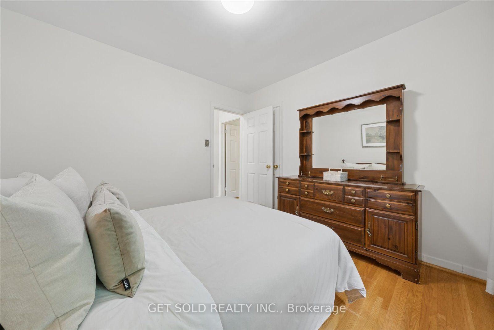 Photo 21 of 129 Riverhead Drive, Etobicoke, Rexdale-Kipling — HOMEH