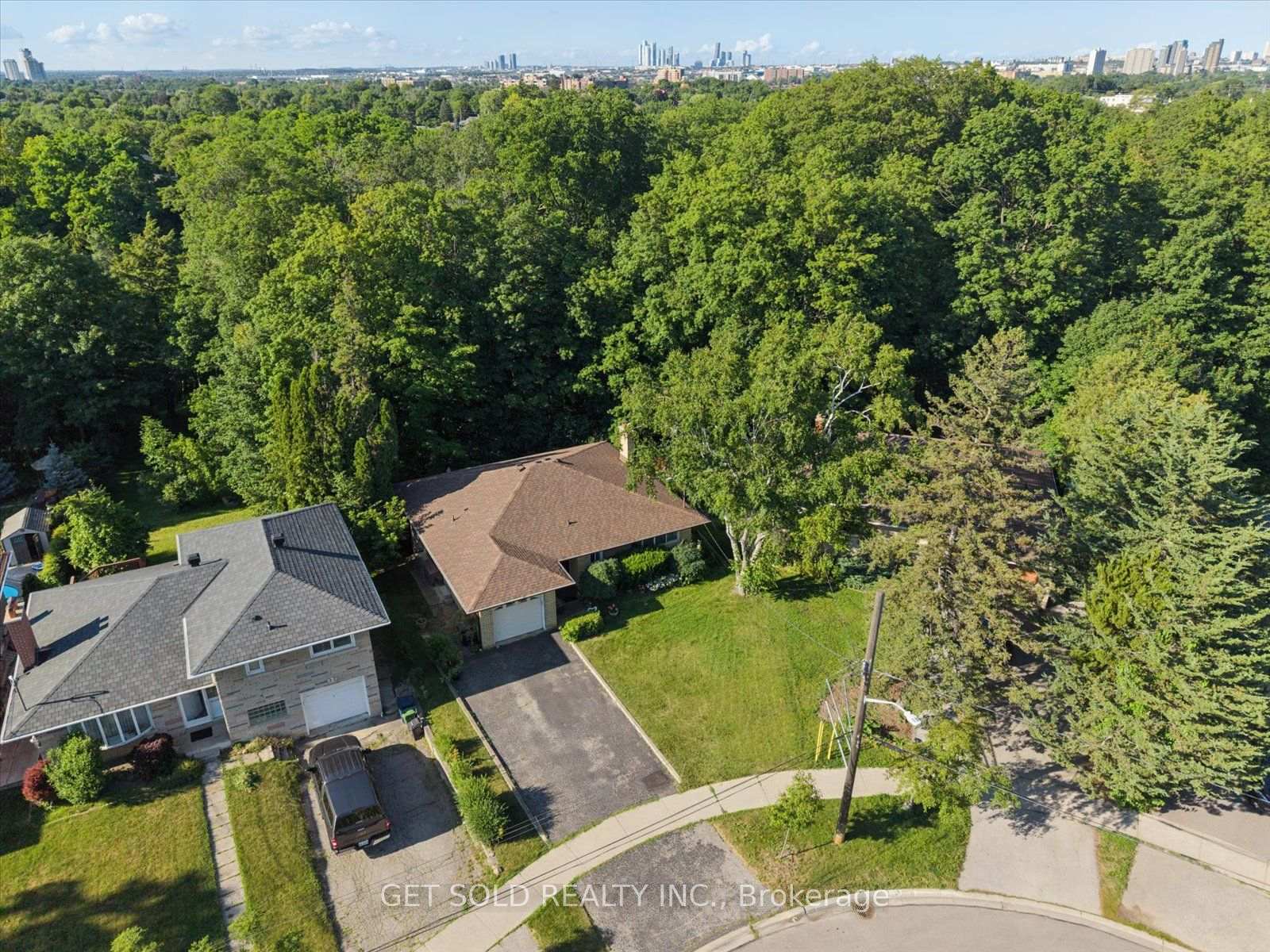 Photo 43 of 129 Riverhead Drive, Etobicoke, Rexdale-Kipling — HOMEH
