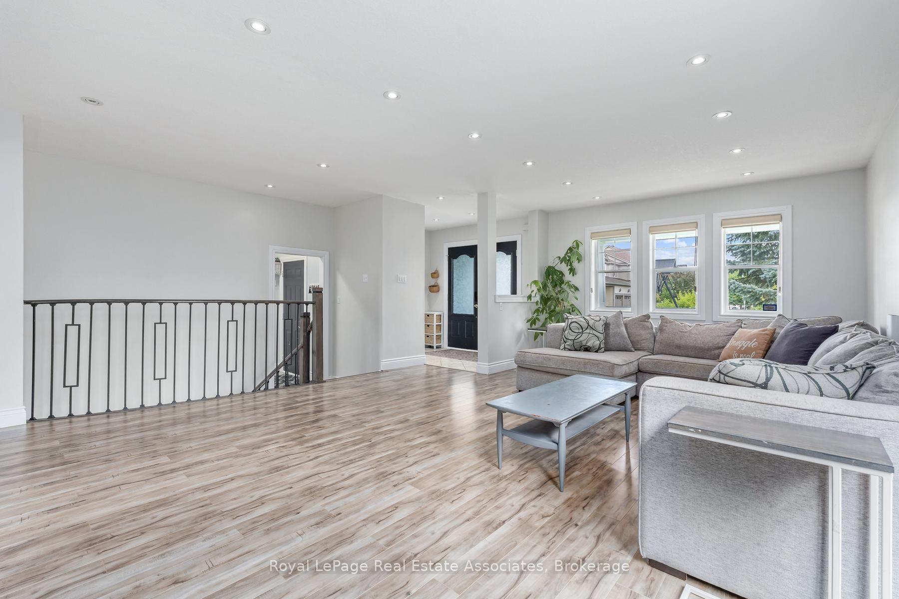 Photo 4 of 62 Somerville Road, Halton Hills, Acton — HOMEH