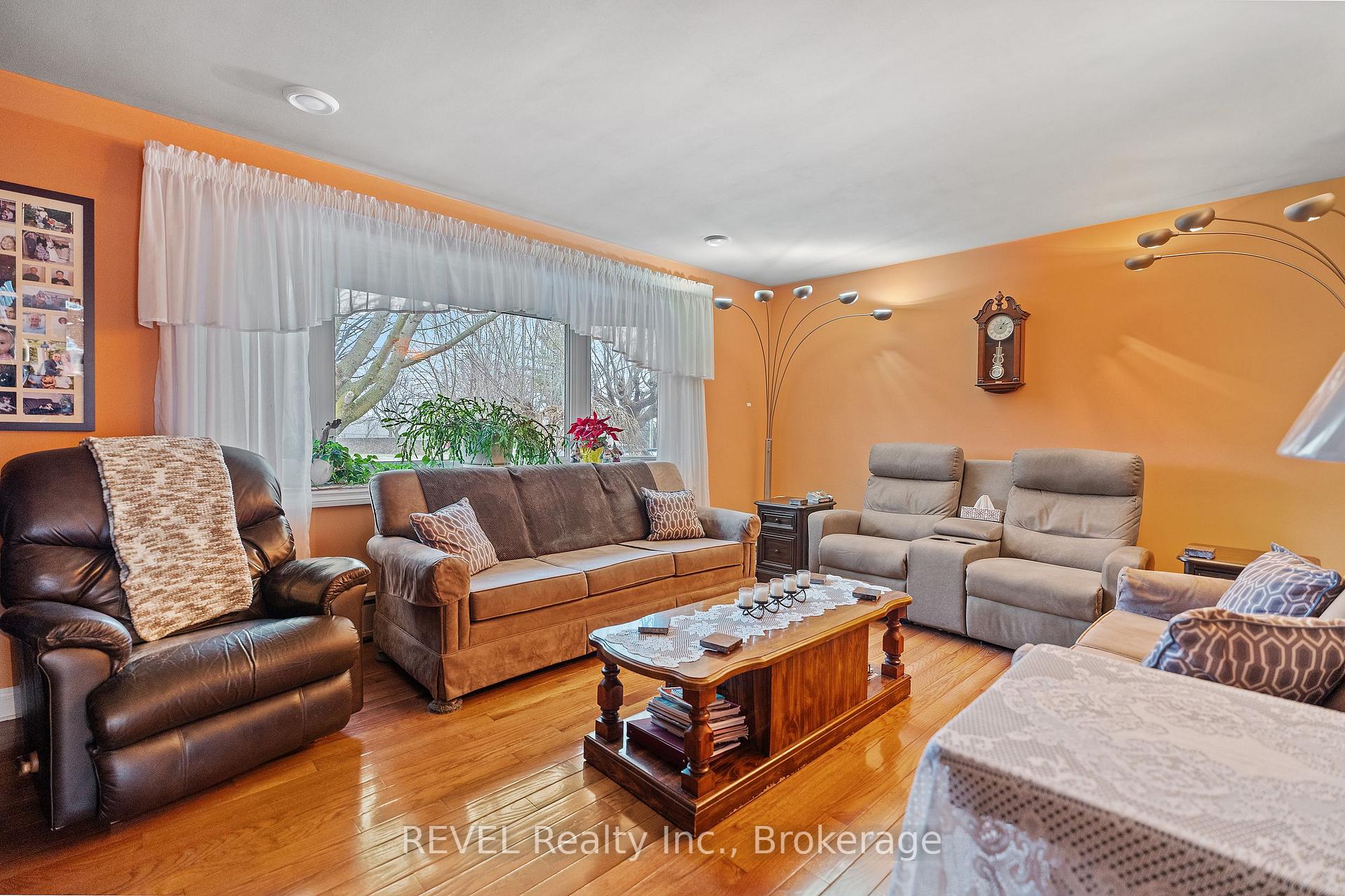 Photo 6 of 6398 Mountain Road, Niagara Falls, Stamford — HOMEH