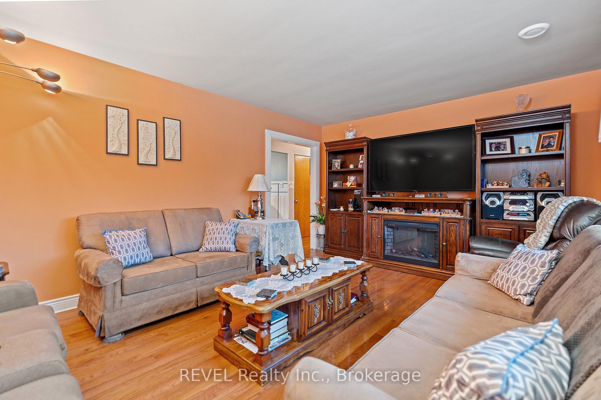 Photo 7 of 6398 Mountain Road, Niagara Falls, Stamford — HOMEH