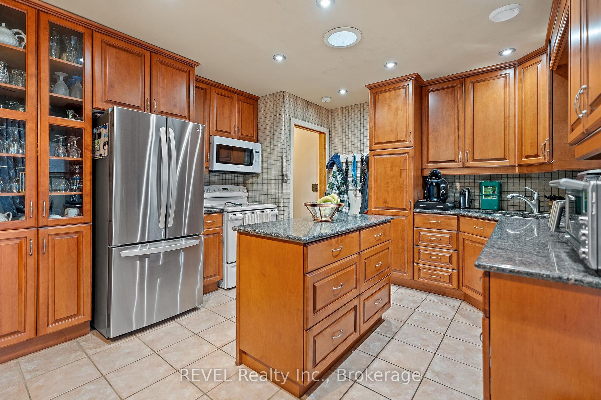 Photo 8 of 6398 Mountain Road, Niagara Falls, Stamford — HOMEH
