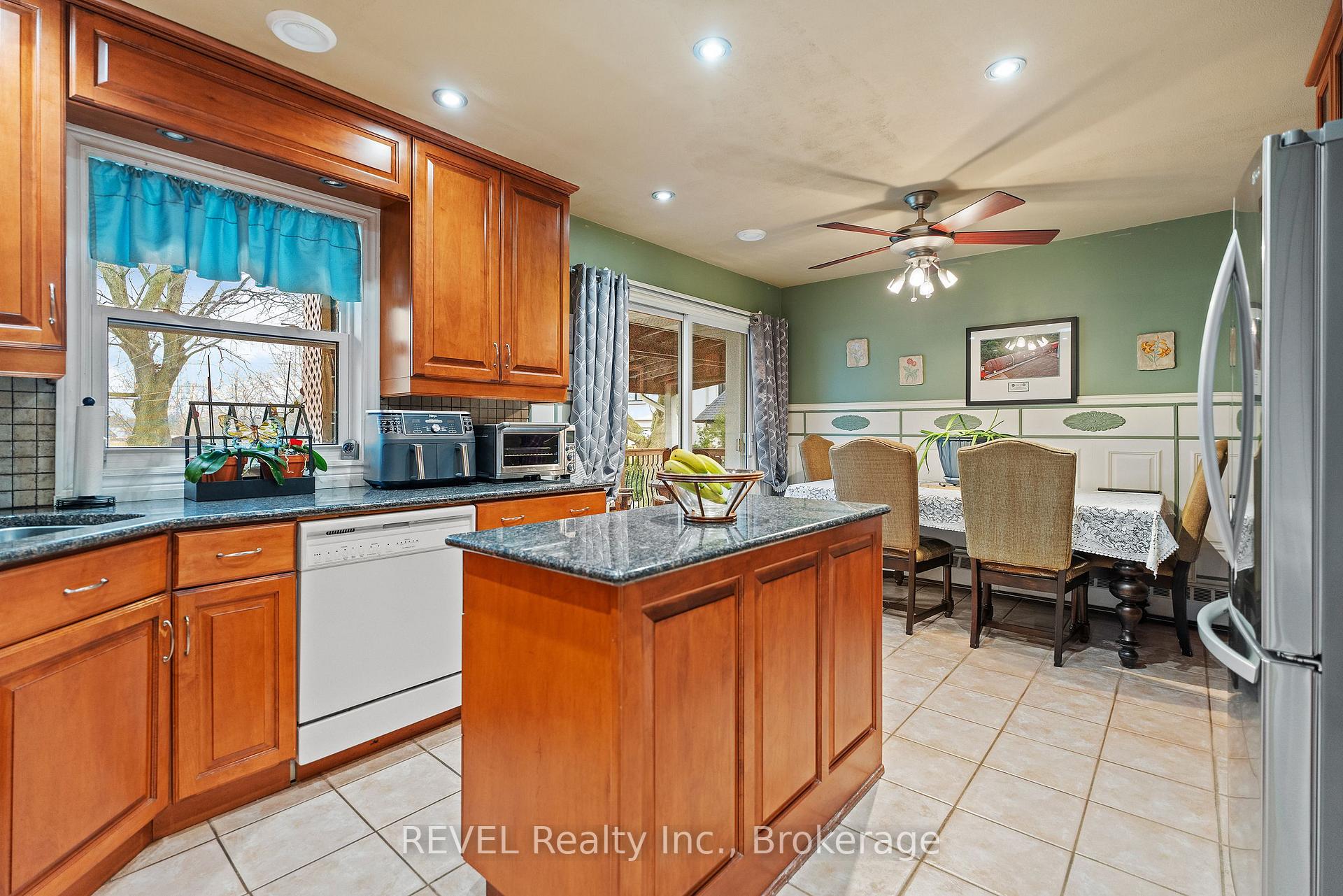 Photo 10 of 6398 Mountain Road, Niagara Falls, Stamford — HOMEH