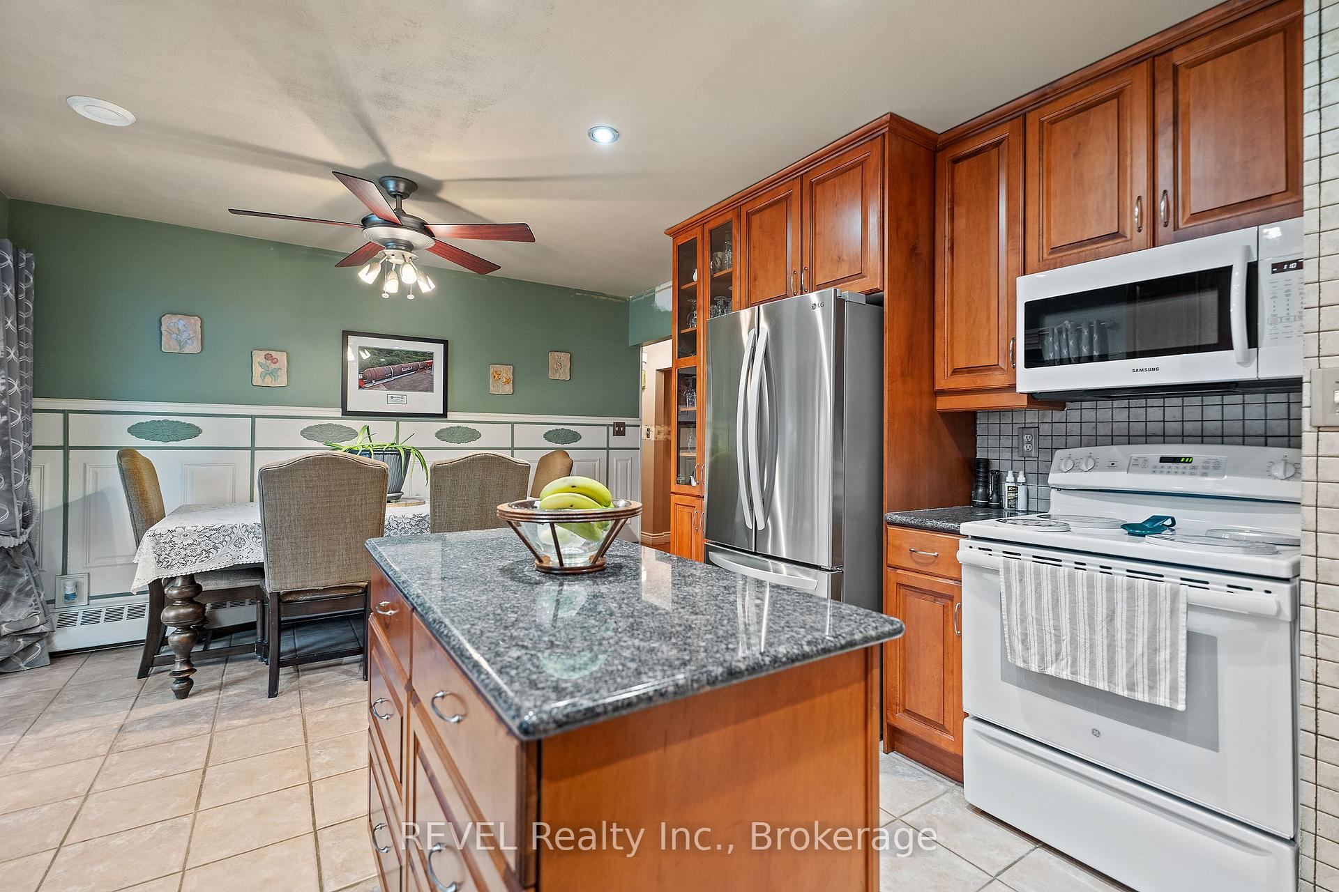 Photo 11 of 6398 Mountain Road, Niagara Falls, Stamford — HOMEH