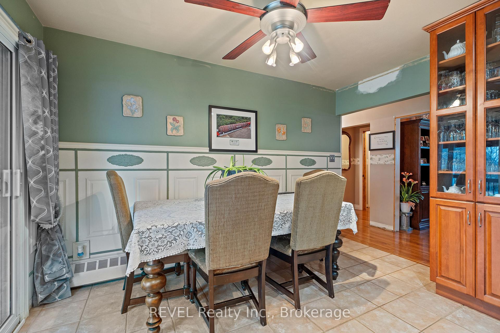 Photo 14 of 6398 Mountain Road, Niagara Falls, Stamford — HOMEH