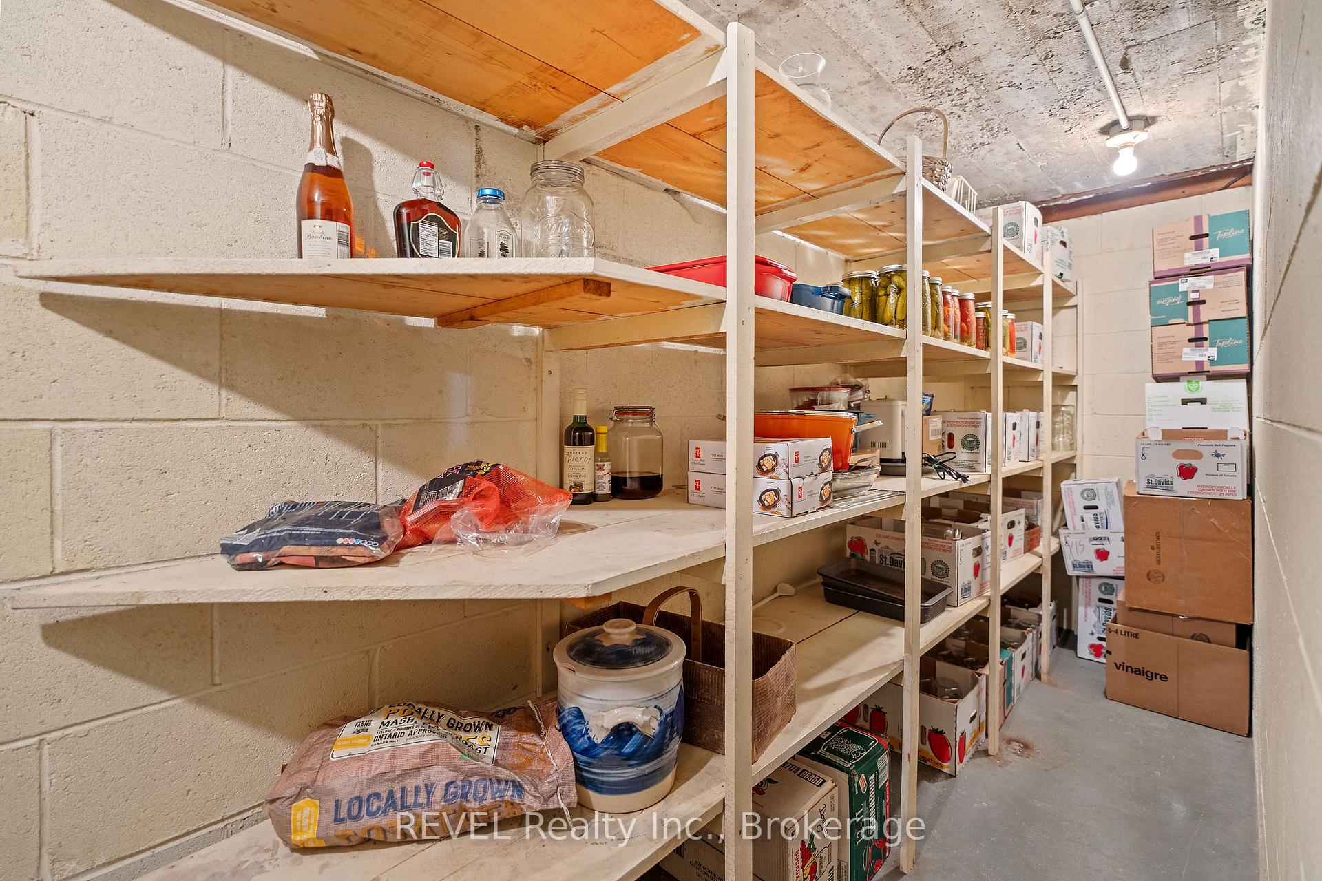 Photo 26 of 6398 Mountain Road, Niagara Falls, Stamford — HOMEH