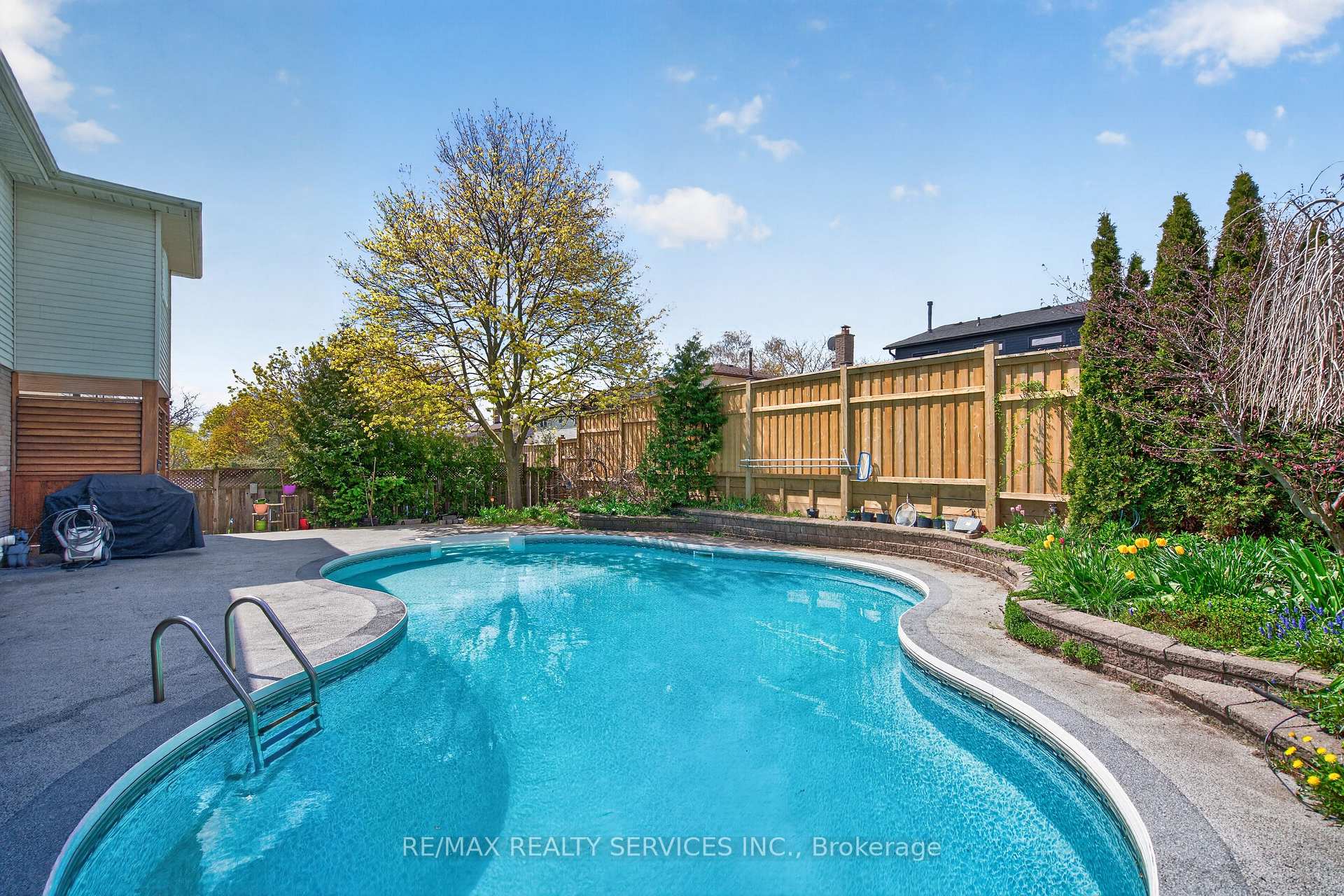 Photo 1 of 2 Dunbar Drive, Whitby, Blue Grass Meadows — HOMEH