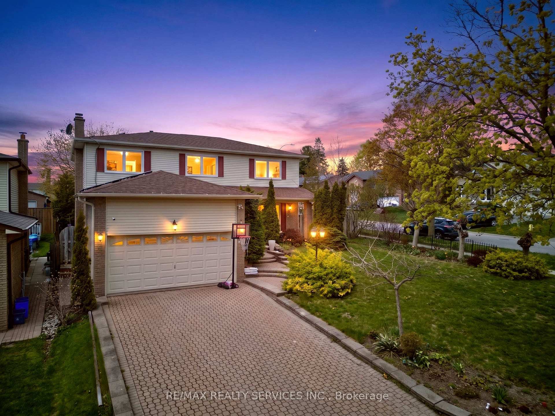Photo 2 of 2 Dunbar Drive, Whitby, Blue Grass Meadows — HOMEH