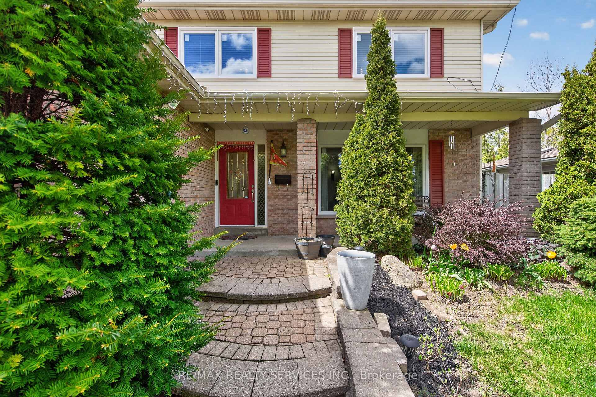 Photo 4 of 2 Dunbar Drive, Whitby, Blue Grass Meadows — HOMEH
