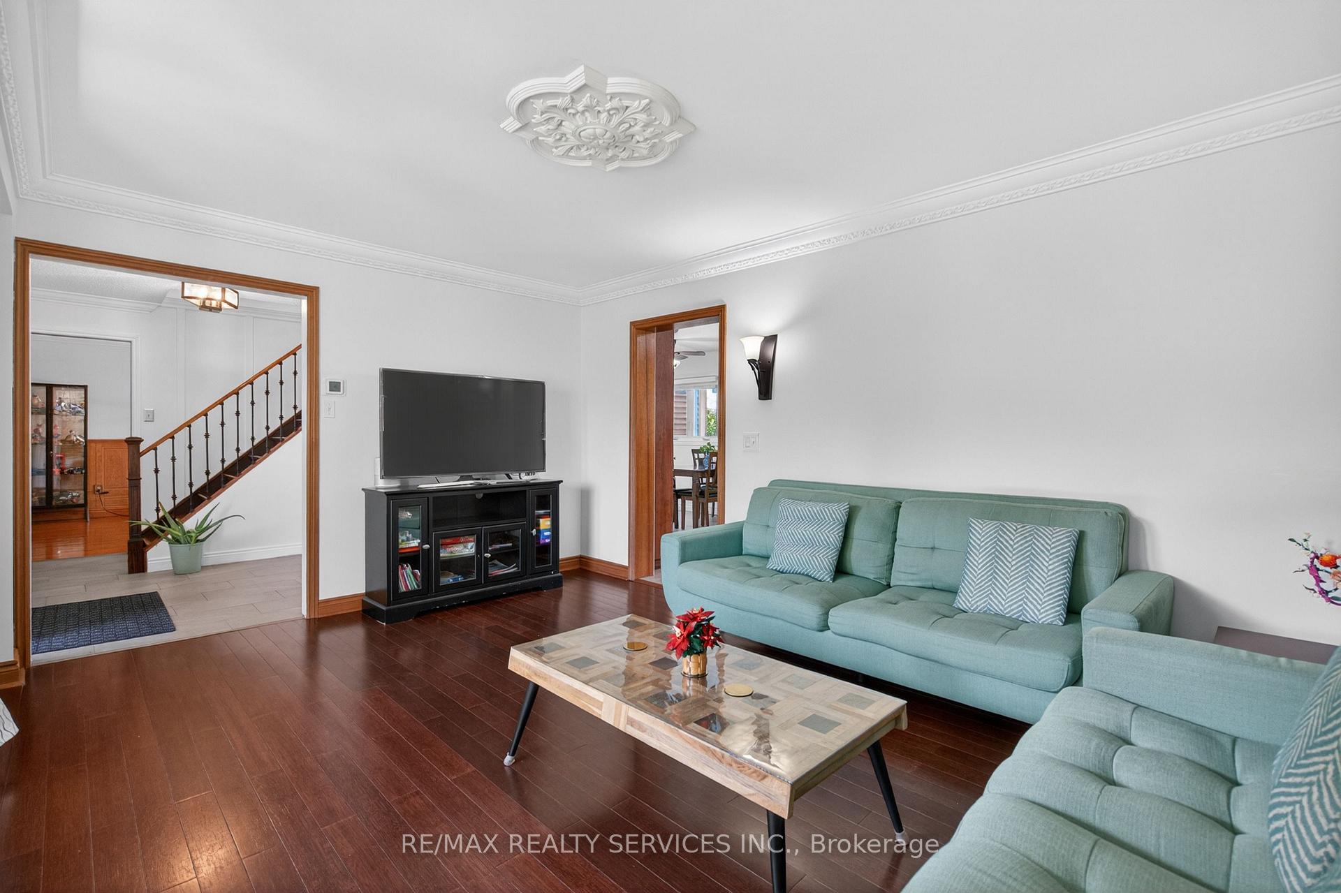 Photo 10 of 2 Dunbar Drive, Whitby, Blue Grass Meadows — HOMEH