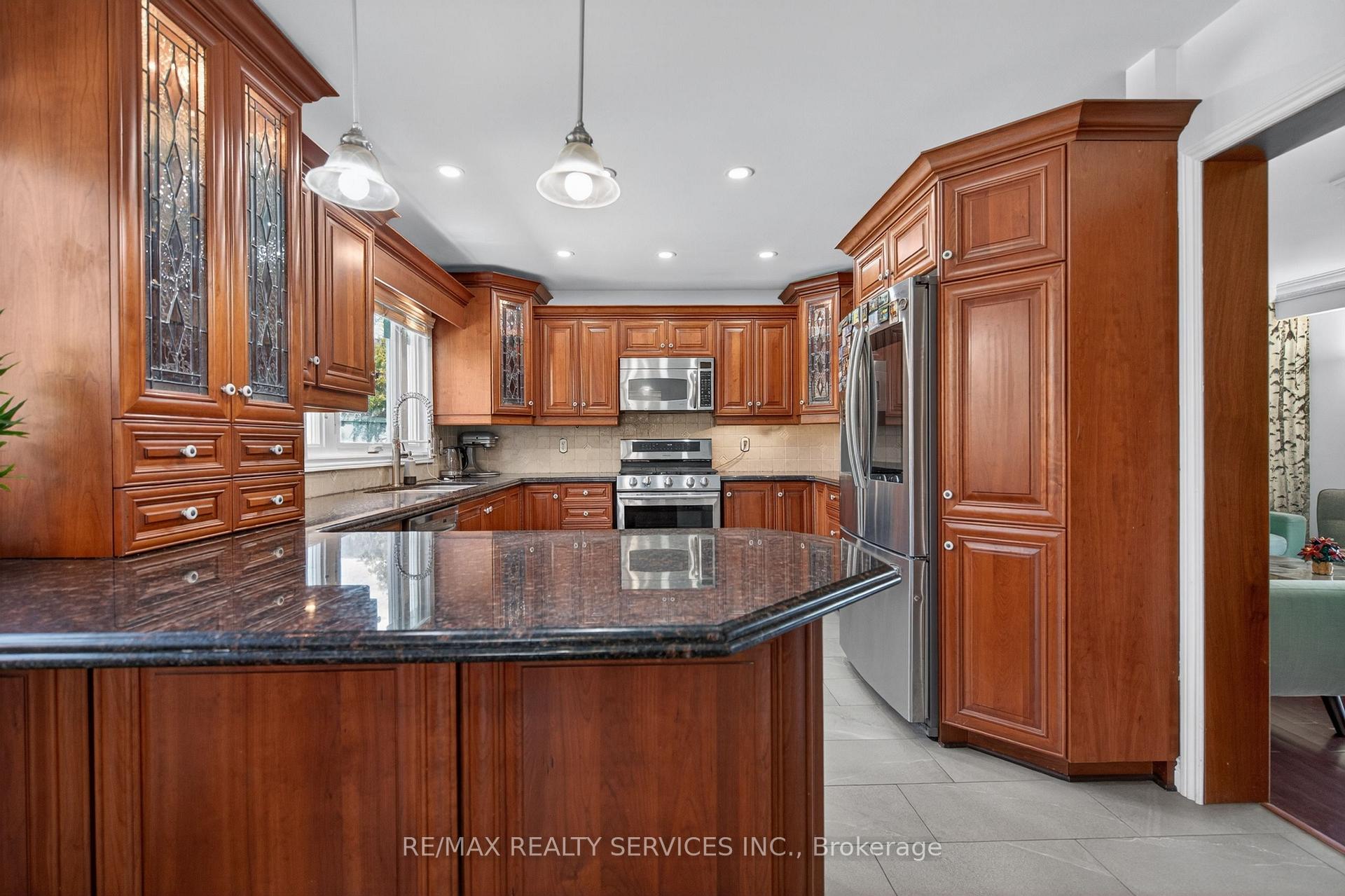 Photo 12 of 2 Dunbar Drive, Whitby, Blue Grass Meadows — HOMEH