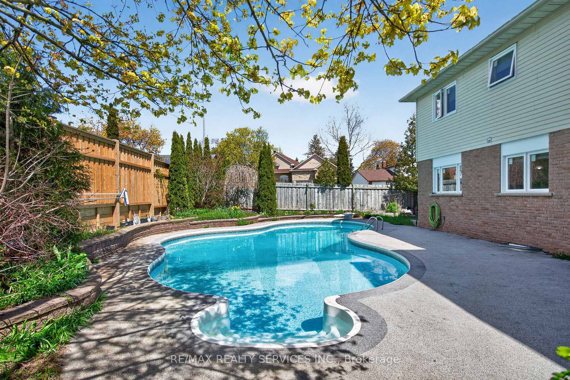 Photo 18 of 2 Dunbar Drive, Whitby, Blue Grass Meadows — HOMEH