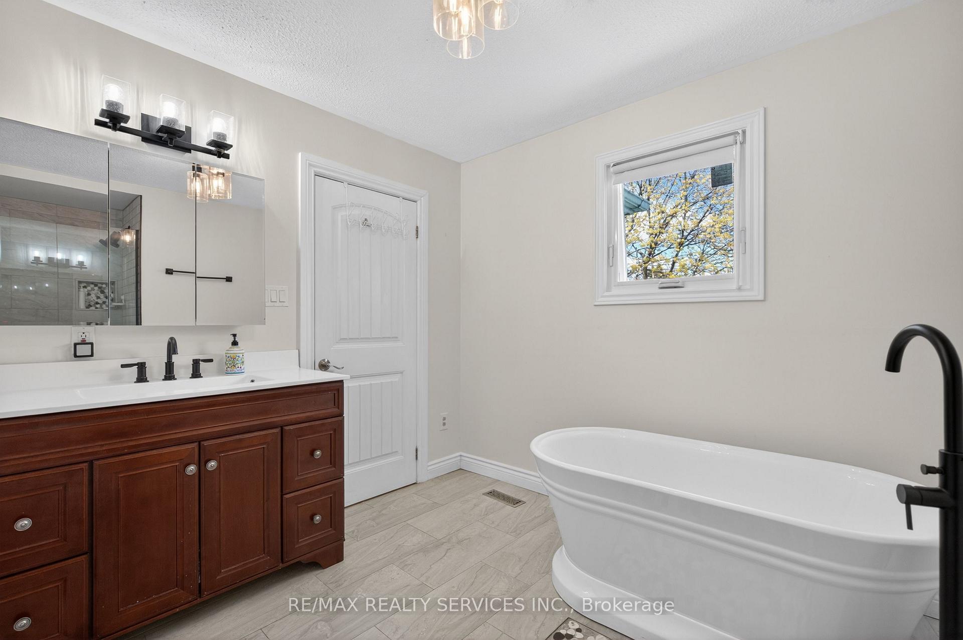 Photo 26 of 2 Dunbar Drive, Whitby, Blue Grass Meadows — HOMEH