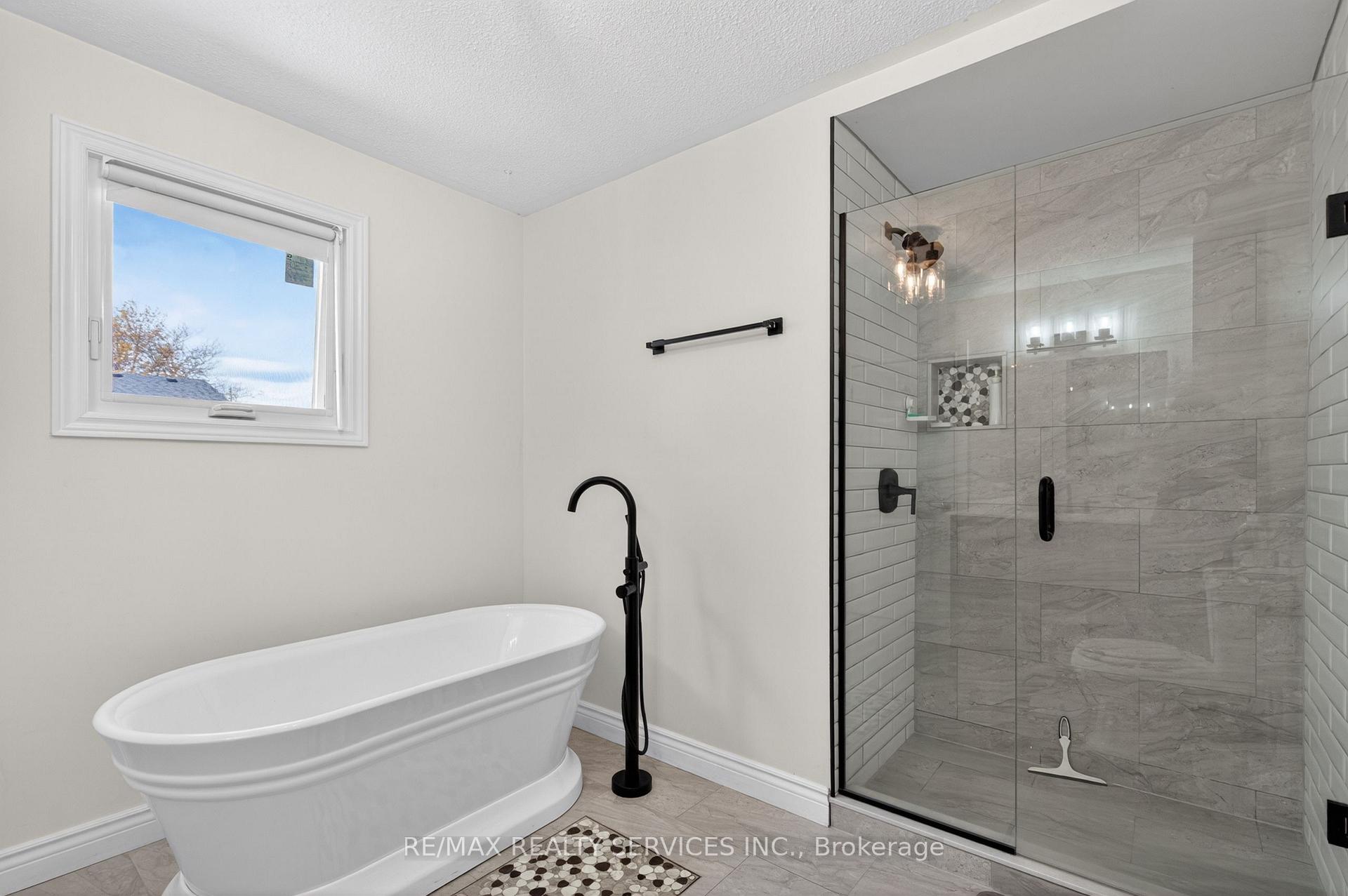 Photo 27 of 2 Dunbar Drive, Whitby, Blue Grass Meadows — HOMEH