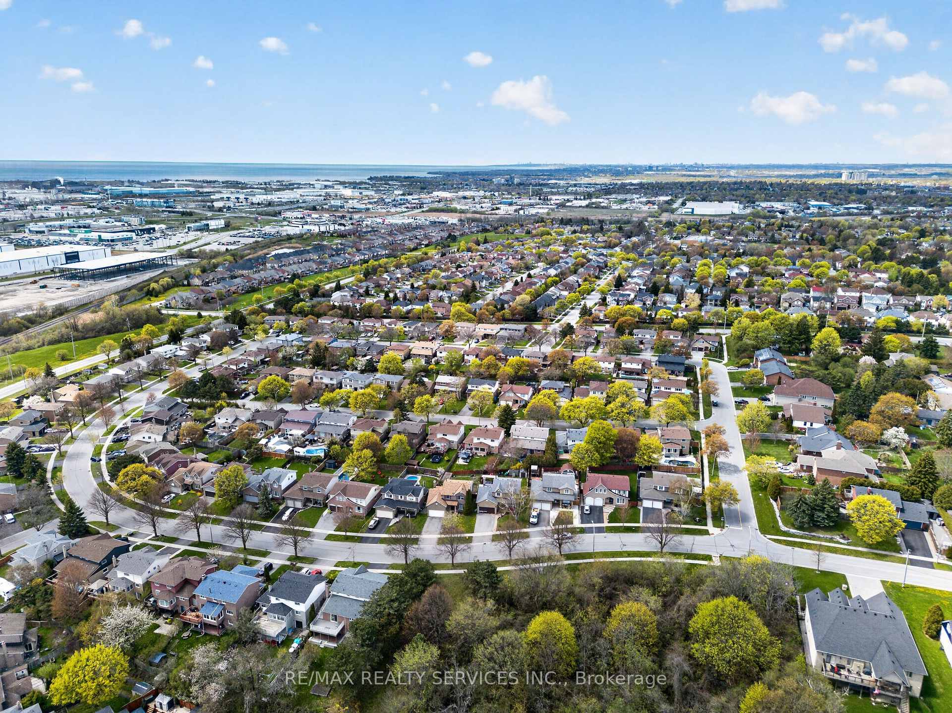 Photo 45 of 2 Dunbar Drive, Whitby, Blue Grass Meadows — HOMEH