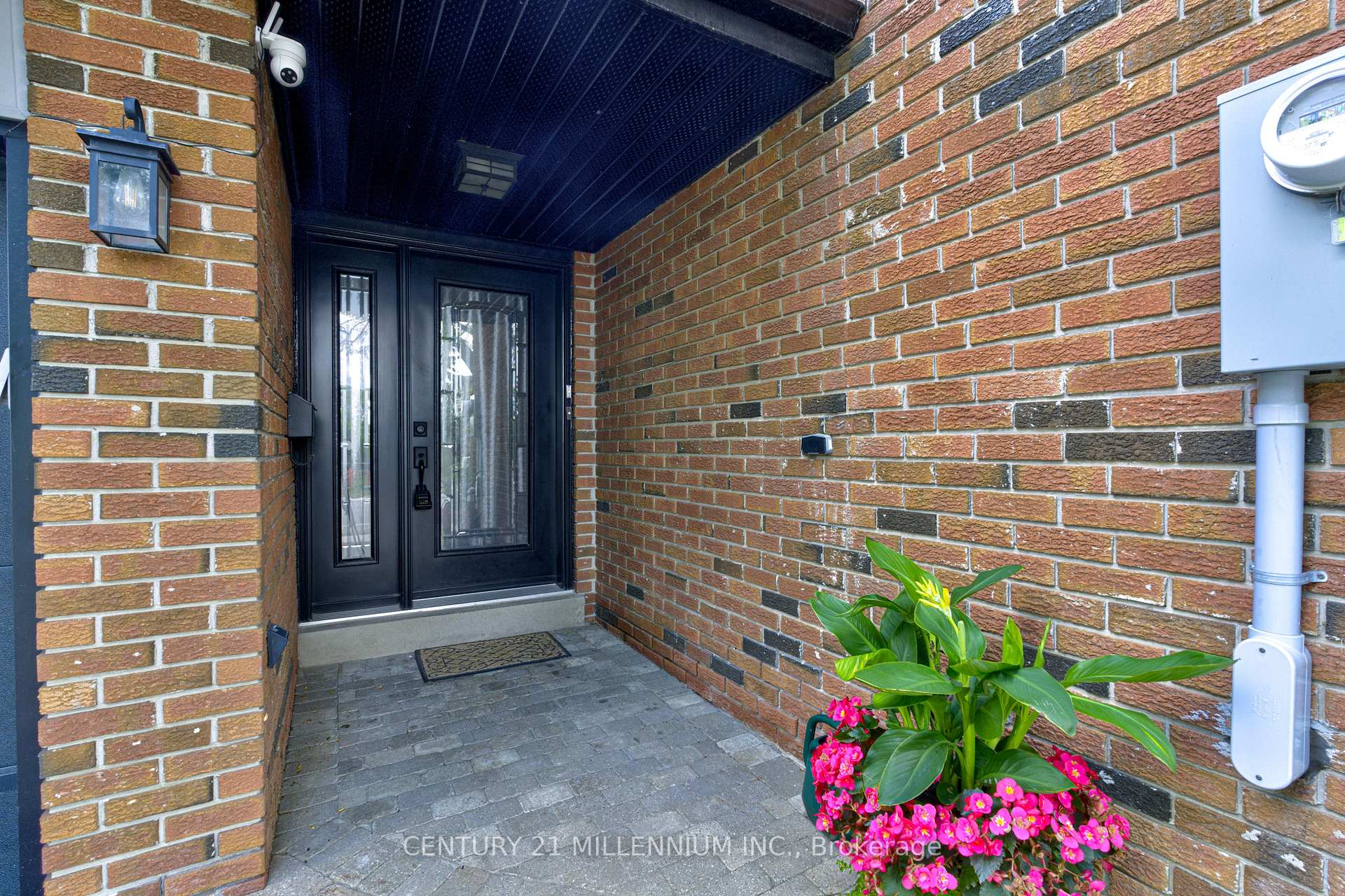 Photo 4 of 63 Linkdale Road, Brampton, Brampton North — HOMEH