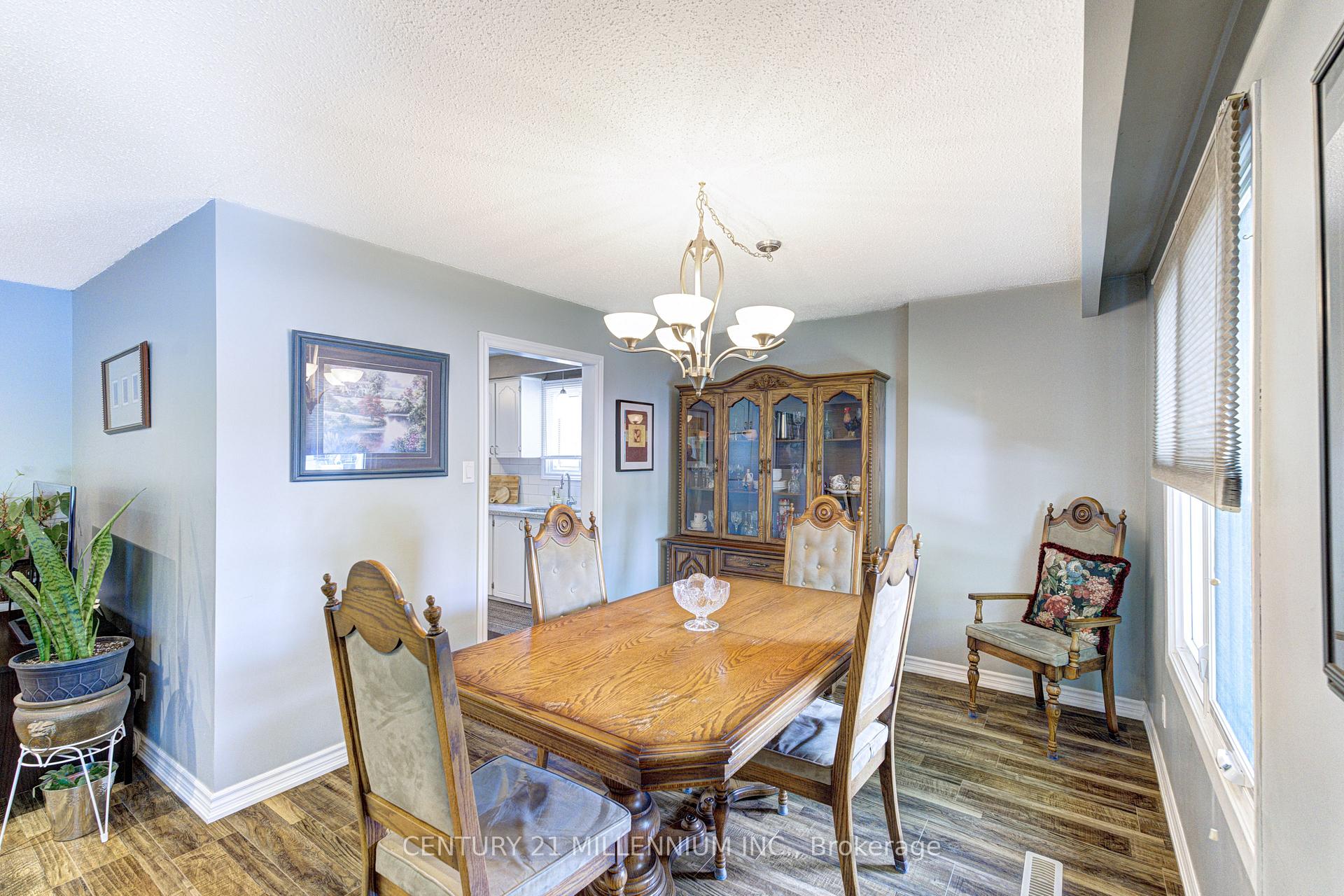 Photo 12 of 63 Linkdale Road, Brampton, Brampton North — HOMEH
