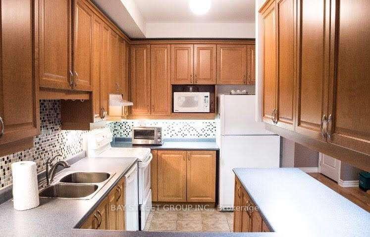 Photo 5 of 4 Williams Street, Markham, Berczy — HOMEH