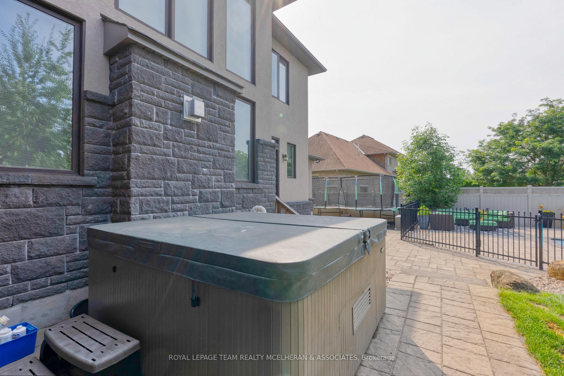 Photo 6 of 463 Lockmaster Crescent, Ottawa, Manotick Village & Manotick Estates — HOMEH