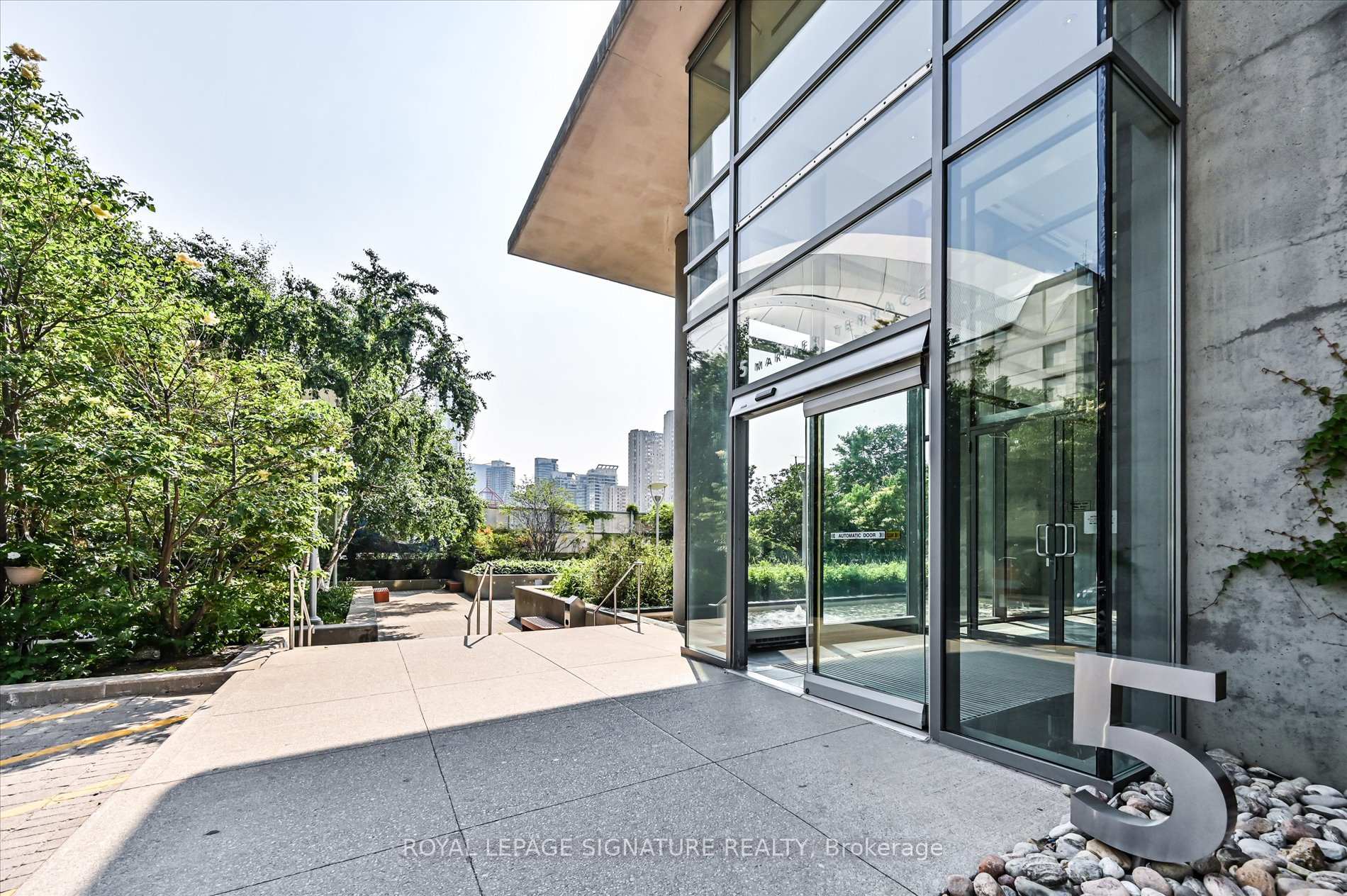 Photo 2 of Unit 1102, 5 Mariner Terrace, Toronto, Waterfront Communities — HOMEH