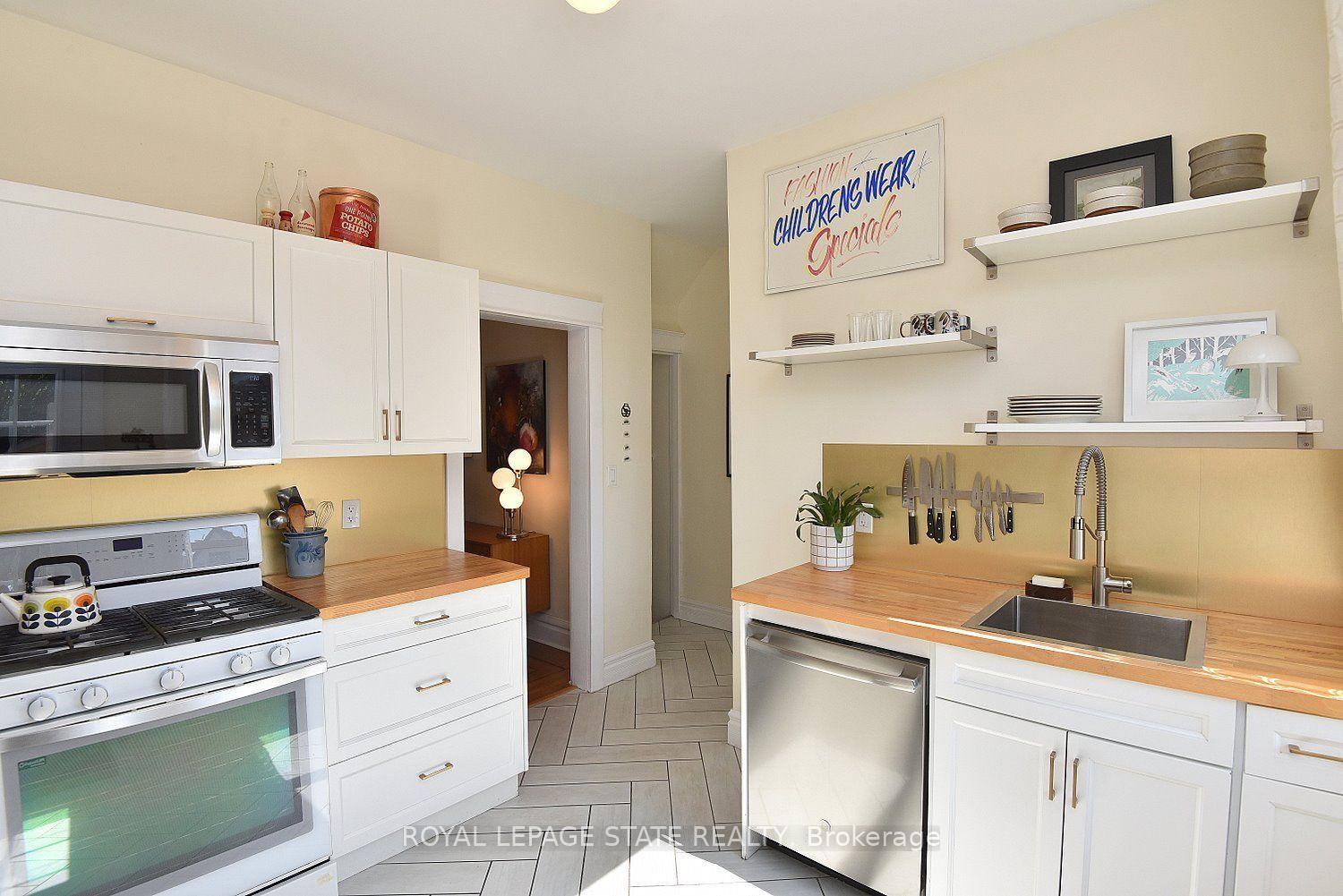 Photo 13 of 20 Fairholt Road N, Hamilton, Stipley — HOMEH