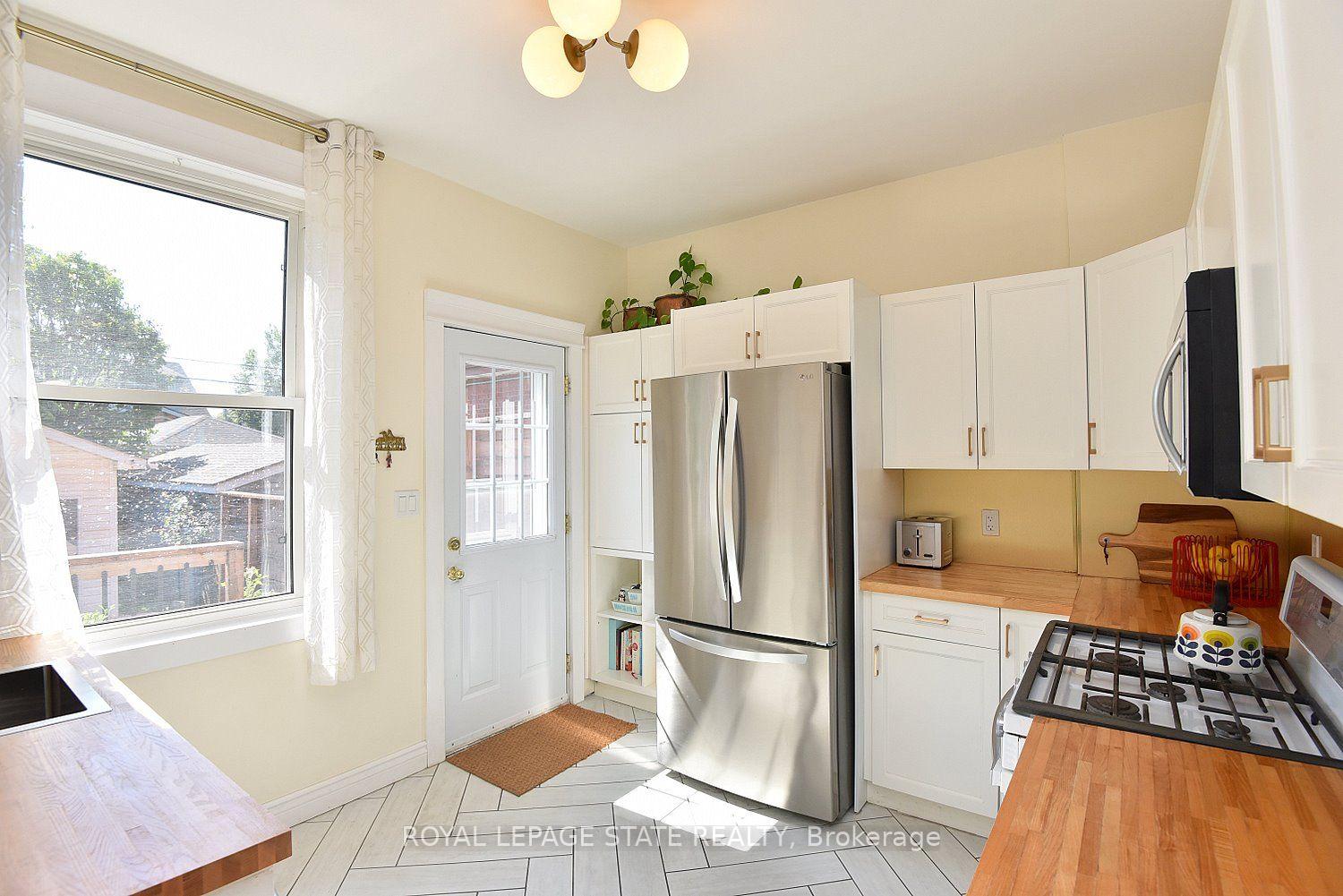 Photo 14 of 20 Fairholt Road N, Hamilton, Stipley — HOMEH