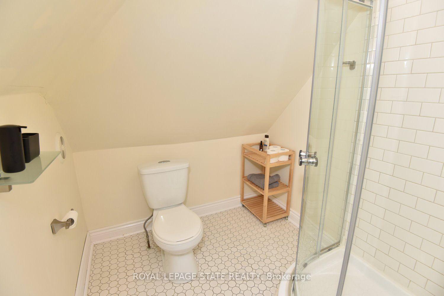Photo 30 of 20 Fairholt Road N, Hamilton, Stipley — HOMEH