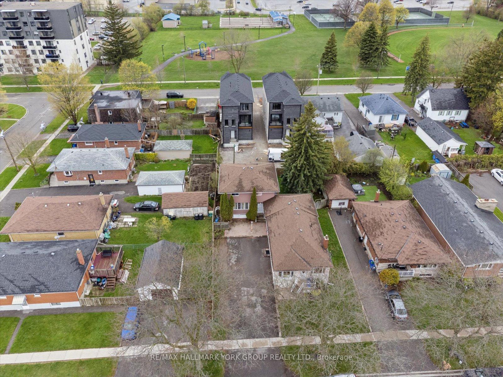 Photo 18 of 226 Cromwell Avenue, Oshawa, Vanier — HOMEH