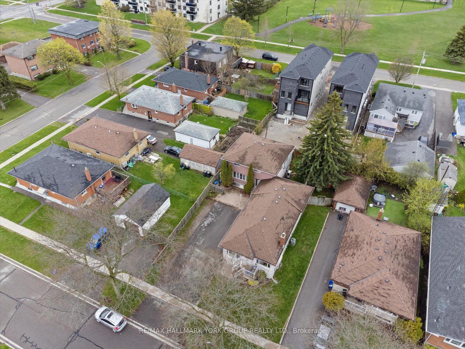Photo 23 of 226 Cromwell Avenue, Oshawa, Vanier — HOMEH