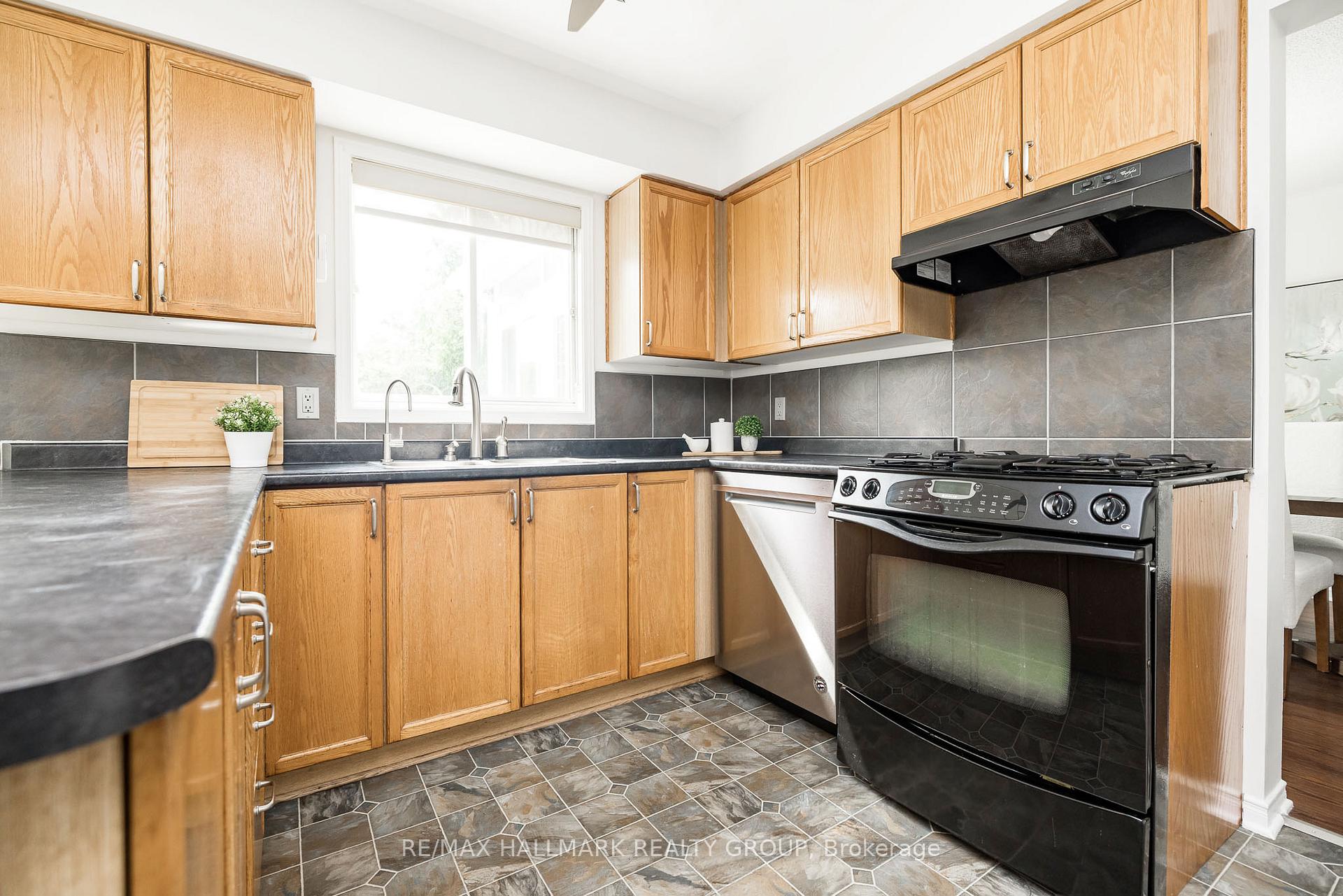 Photo 13 of 702 Maley Street, North Grenville, Kemptville — HOMEH