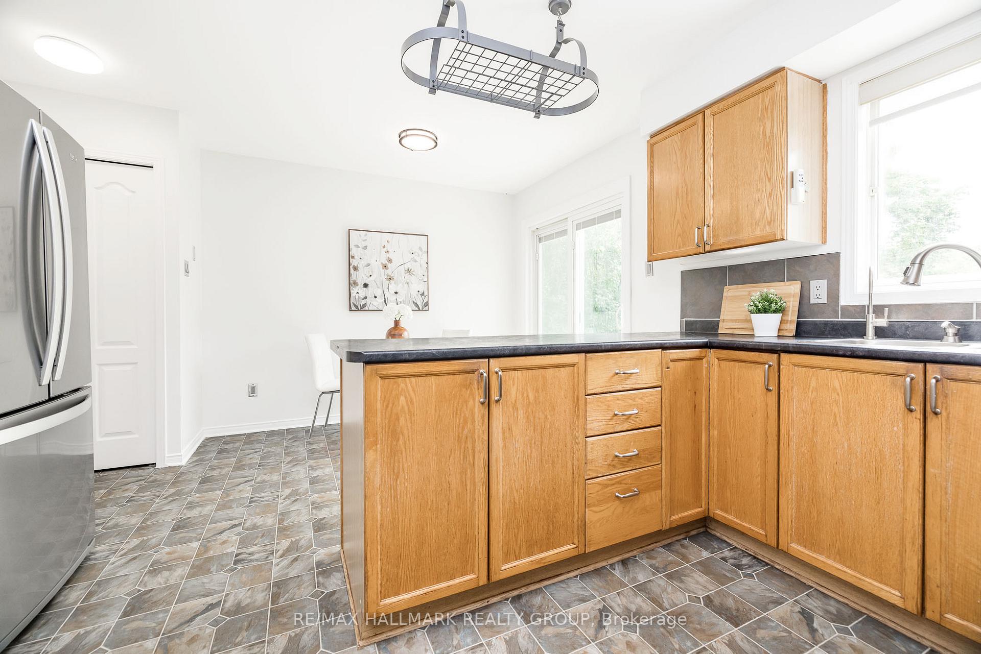 Photo 14 of 702 Maley Street, North Grenville, Kemptville — HOMEH
