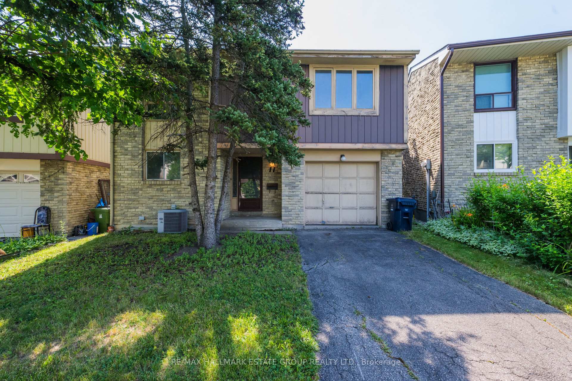 Photo 1 of 11 Pumfrey Crescent, Etobicoke, Mount Olive-Silverstone-Jamestown — HOMEH
