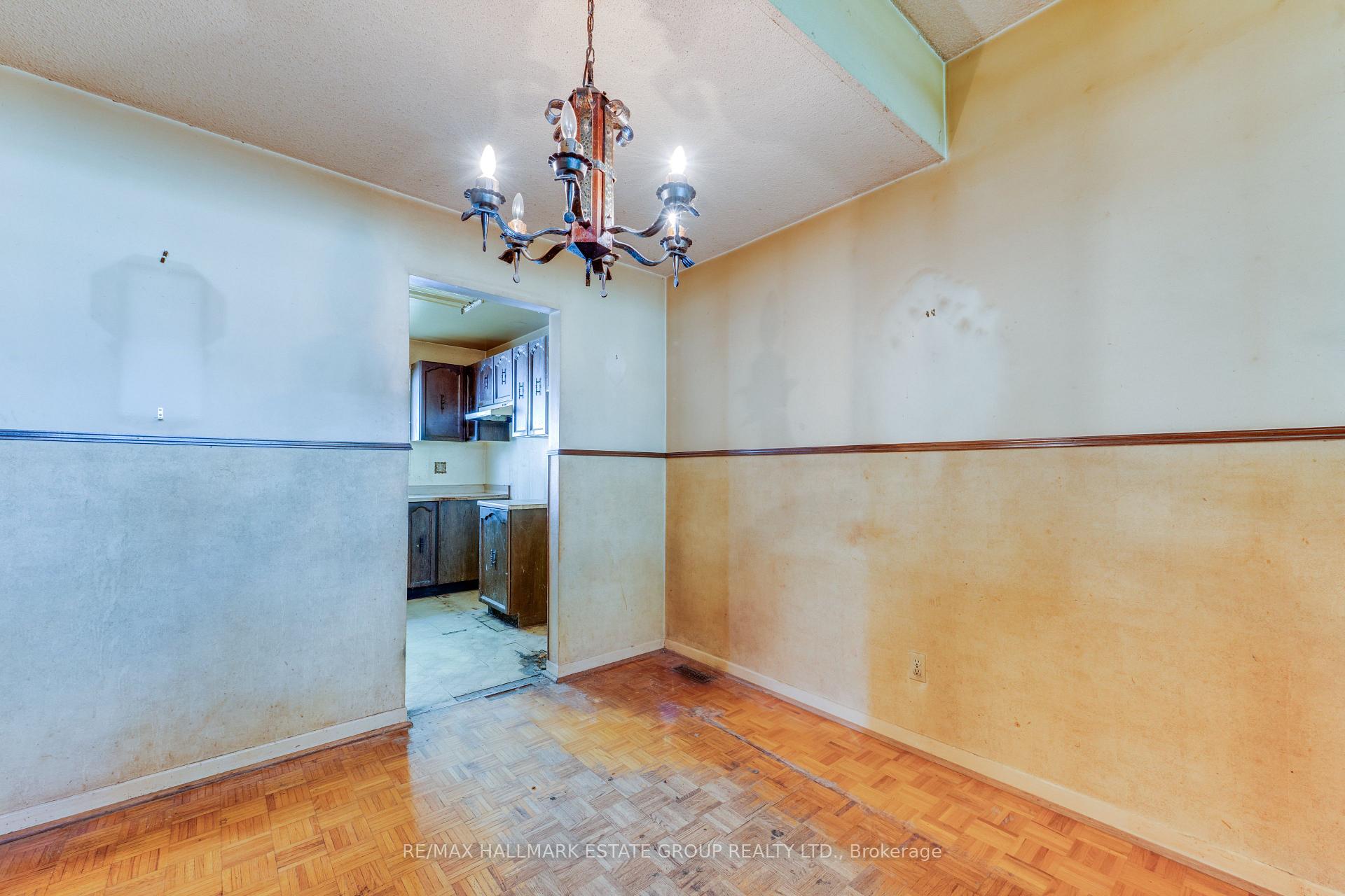 Photo 10 of 11 Pumfrey Crescent, Etobicoke, Mount Olive-Silverstone-Jamestown — HOMEH