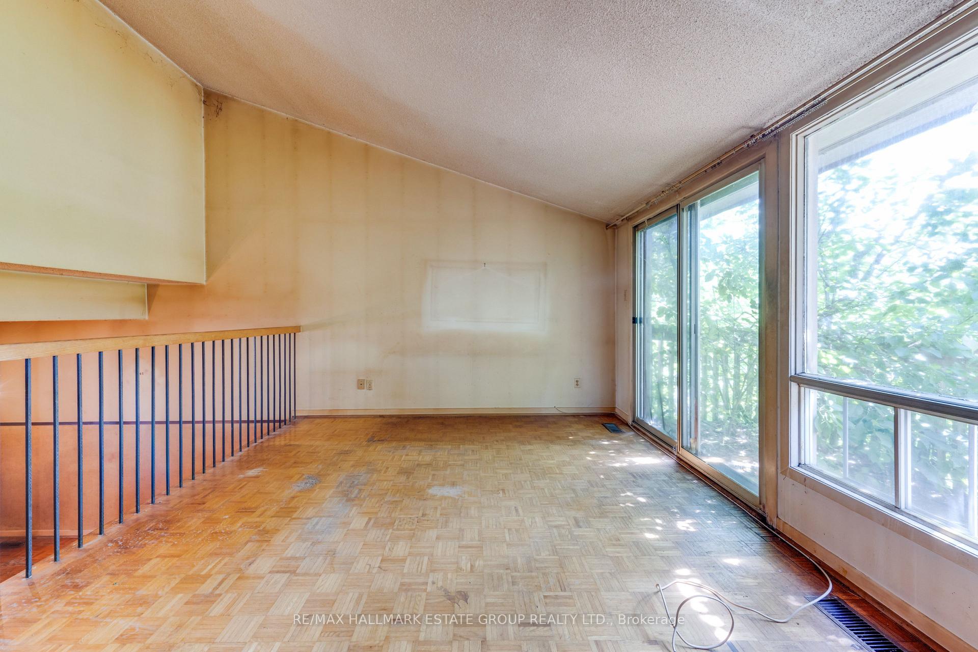 Photo 14 of 11 Pumfrey Crescent, Etobicoke, Mount Olive-Silverstone-Jamestown — HOMEH