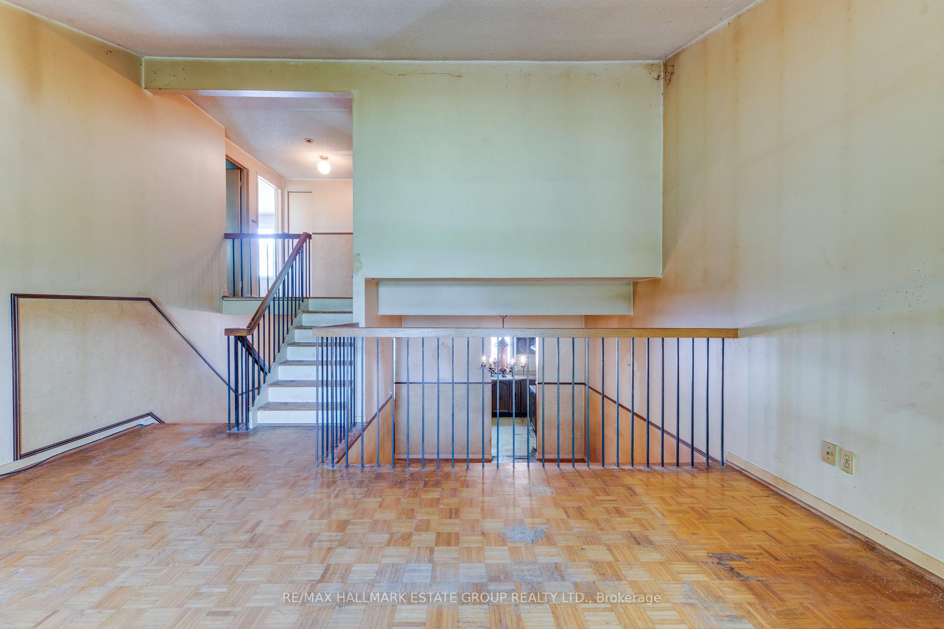 Photo 17 of 11 Pumfrey Crescent, Etobicoke, Mount Olive-Silverstone-Jamestown — HOMEH