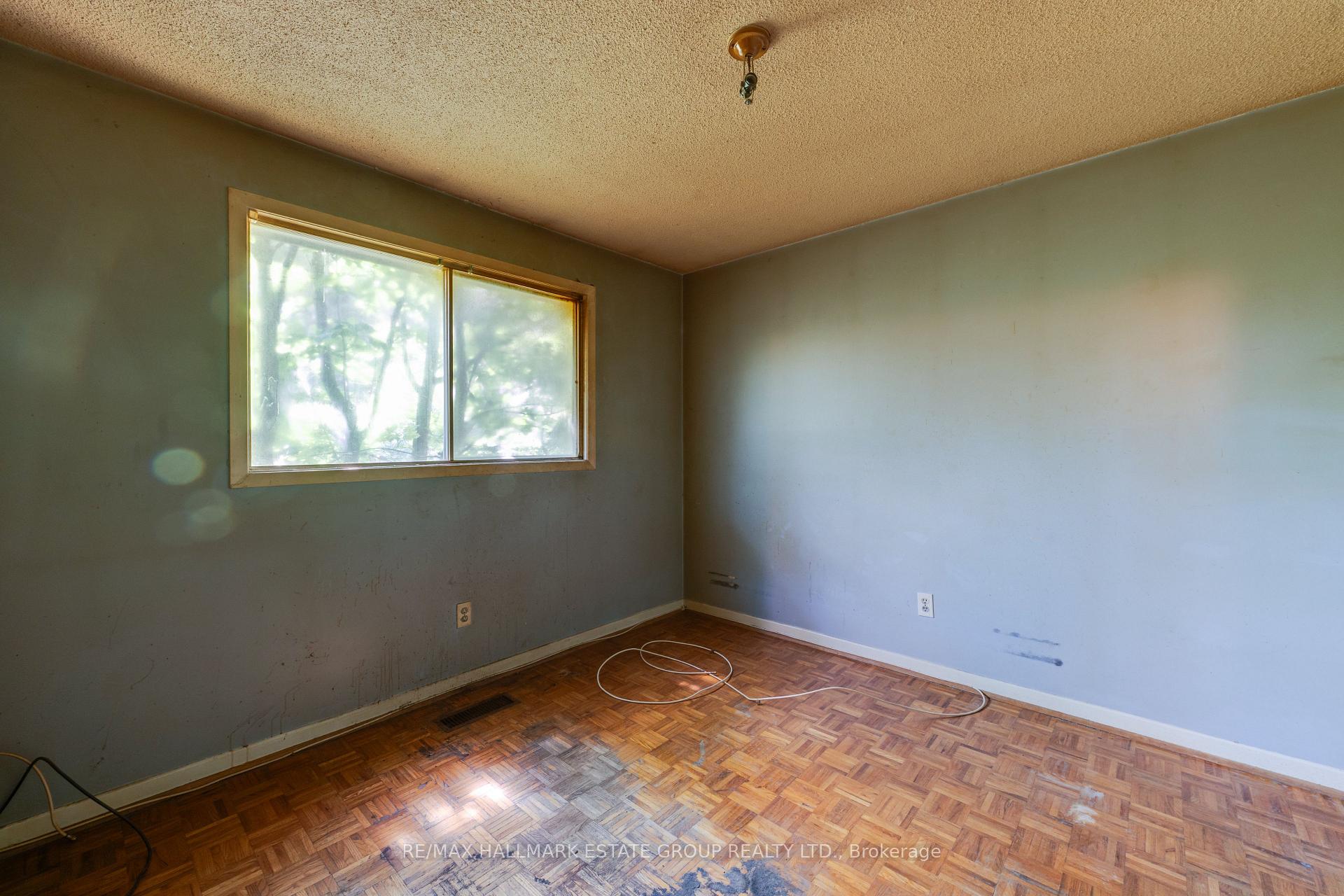 Photo 20 of 11 Pumfrey Crescent, Etobicoke, Mount Olive-Silverstone-Jamestown — HOMEH