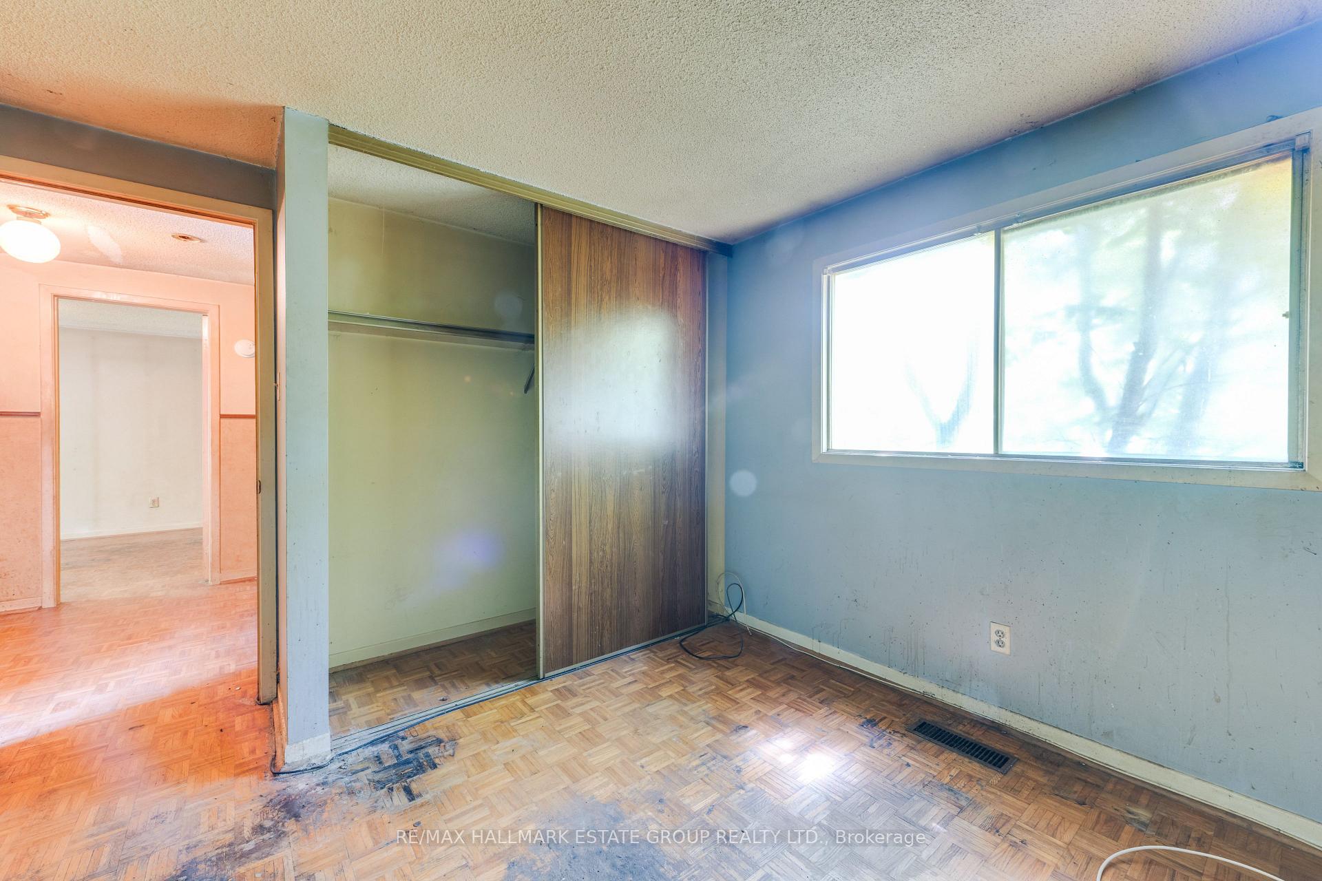 Photo 21 of 11 Pumfrey Crescent, Etobicoke, Mount Olive-Silverstone-Jamestown — HOMEH
