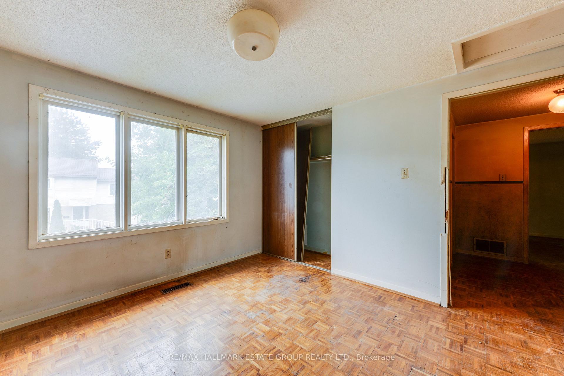 Photo 24 of 11 Pumfrey Crescent, Etobicoke, Mount Olive-Silverstone-Jamestown — HOMEH
