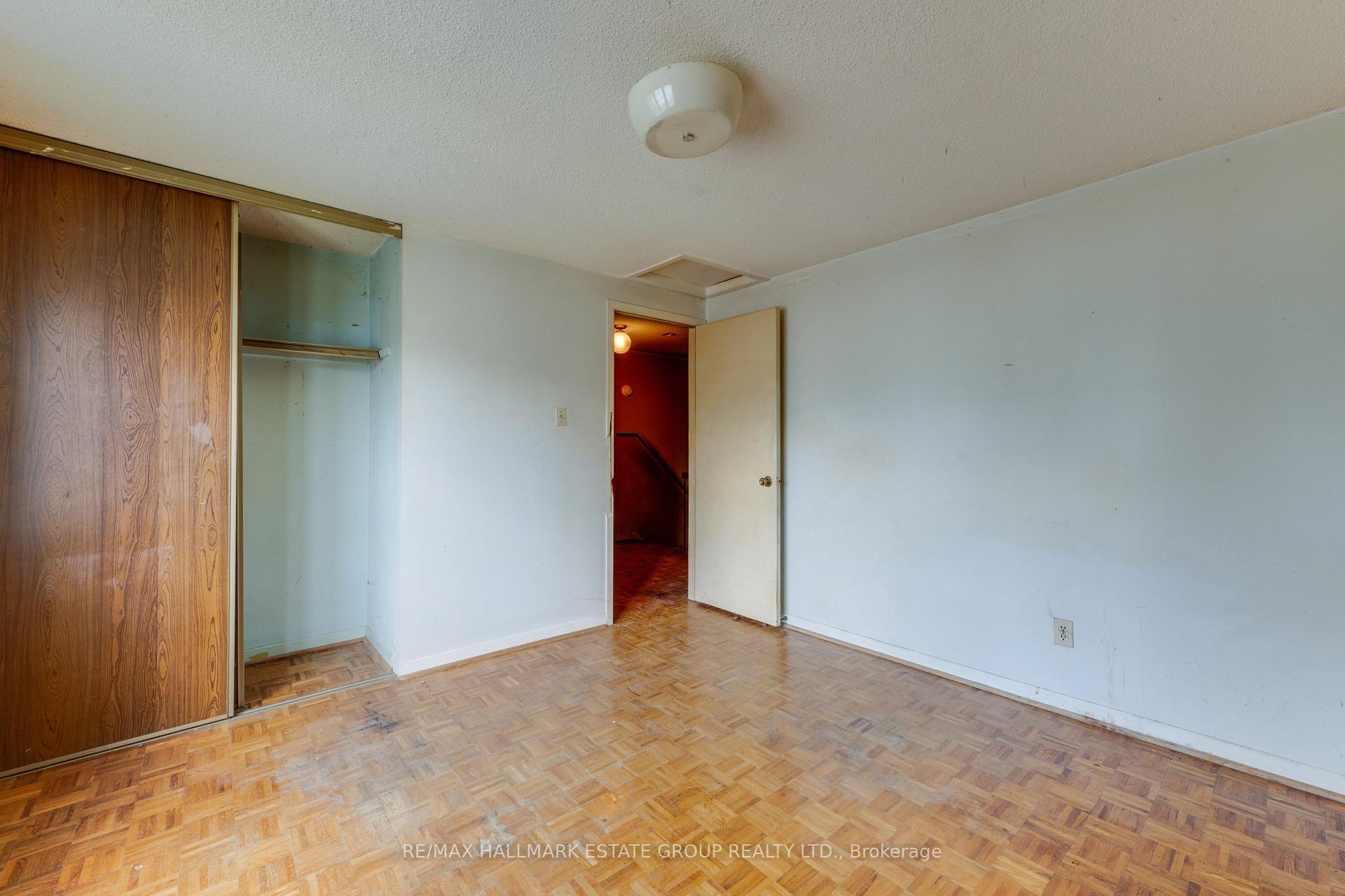 Photo 25 of 11 Pumfrey Crescent, Etobicoke, Mount Olive-Silverstone-Jamestown — HOMEH