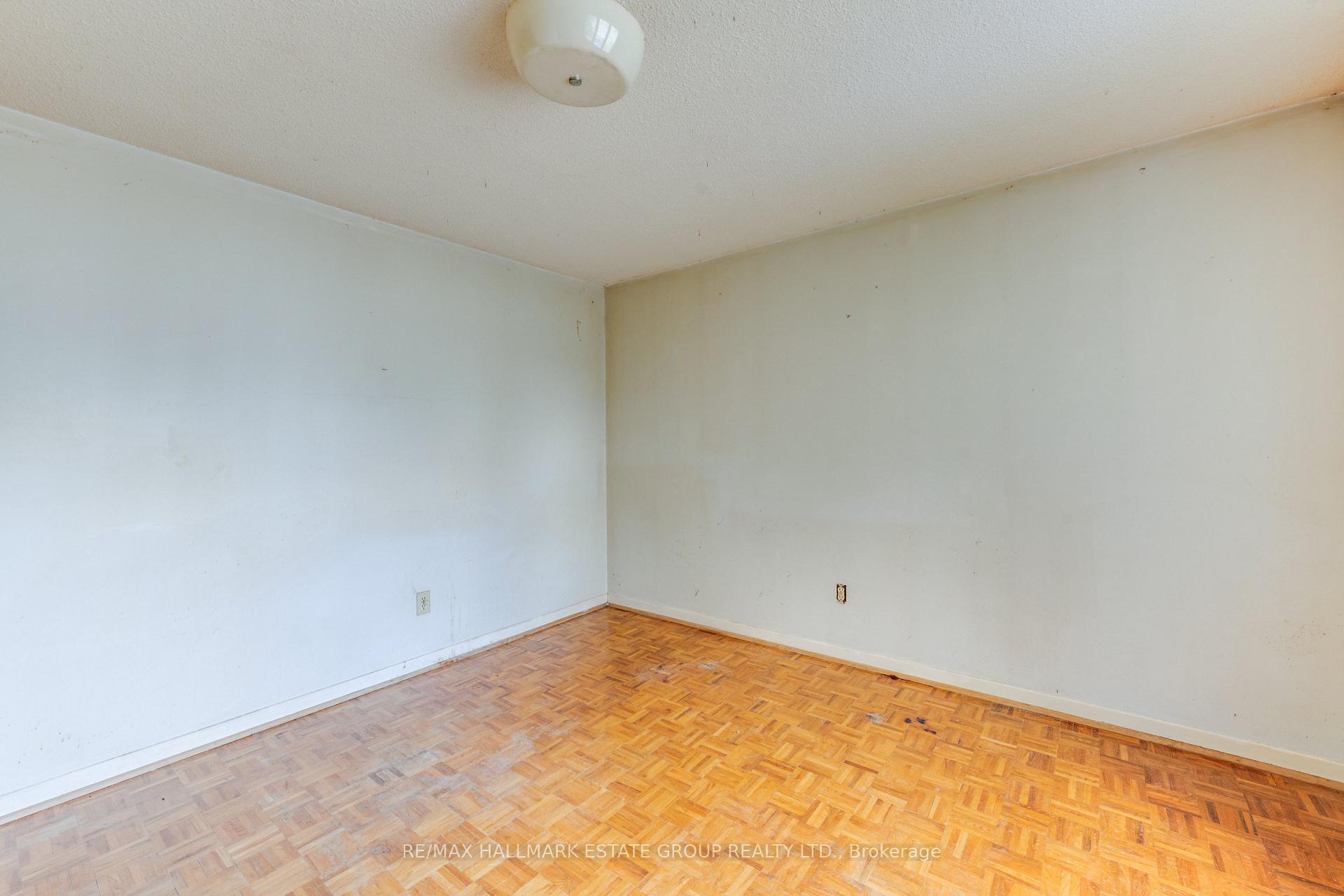 Photo 26 of 11 Pumfrey Crescent, Etobicoke, Mount Olive-Silverstone-Jamestown — HOMEH