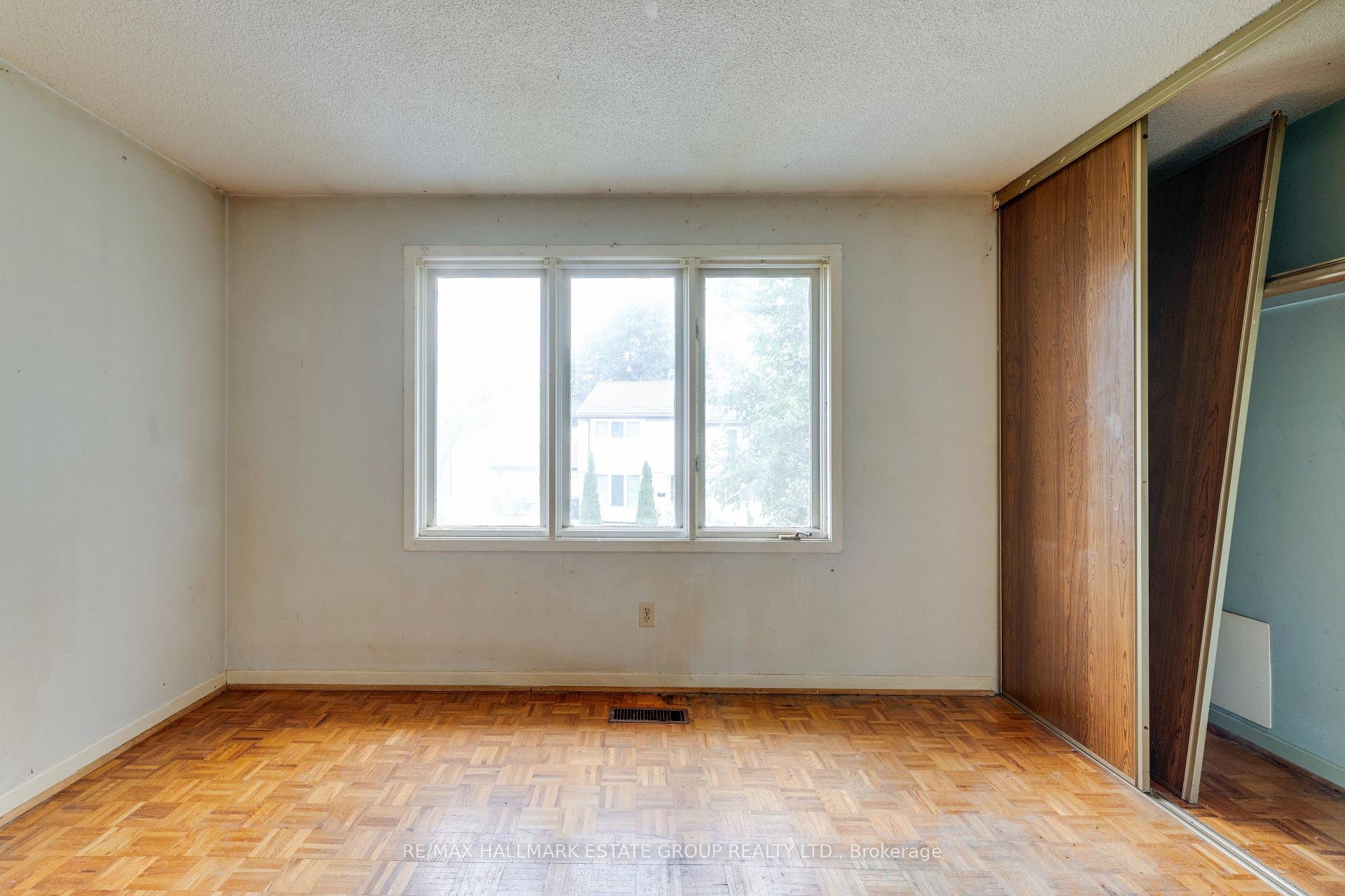 Photo 27 of 11 Pumfrey Crescent, Etobicoke, Mount Olive-Silverstone-Jamestown — HOMEH