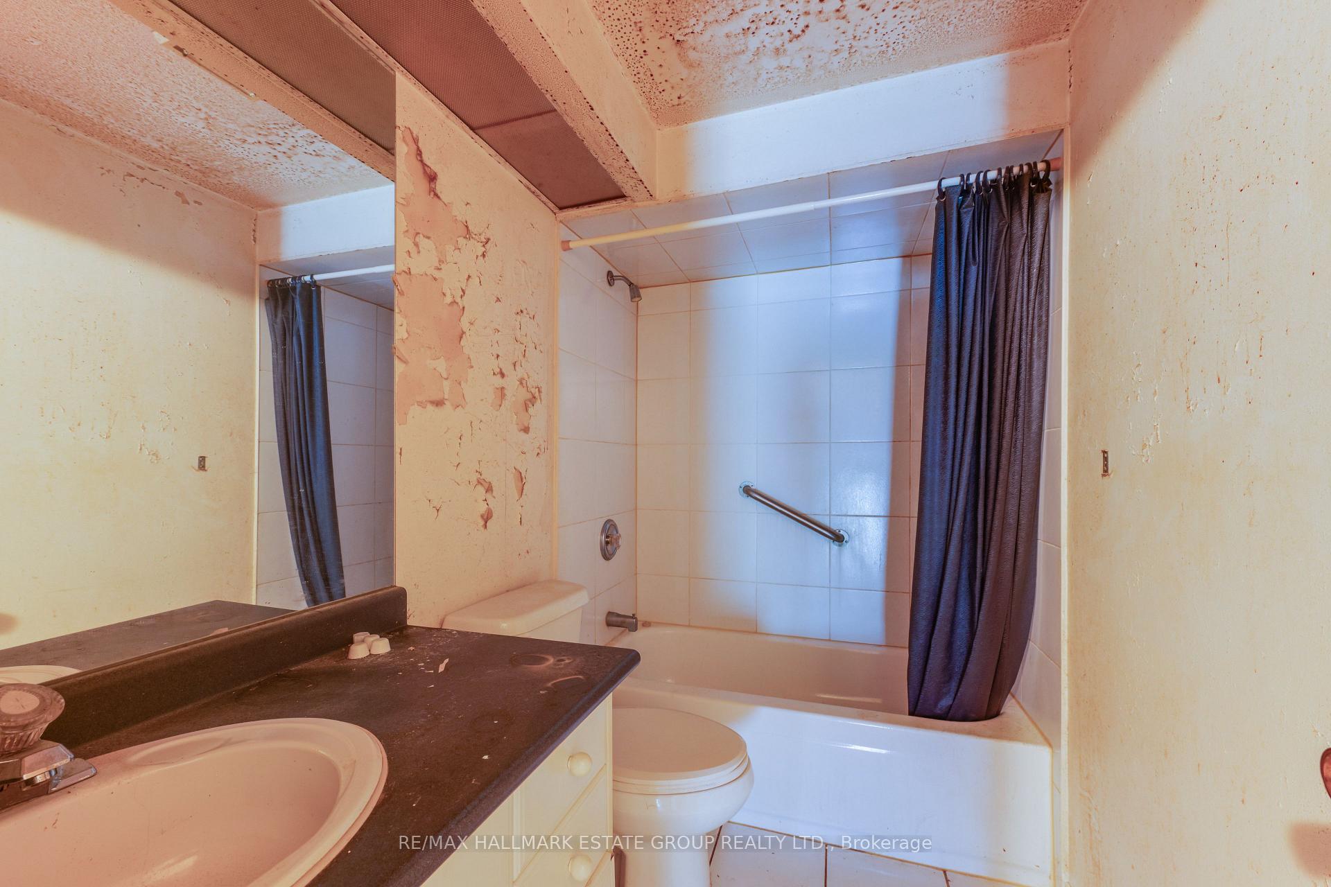 Photo 28 of 11 Pumfrey Crescent, Etobicoke, Mount Olive-Silverstone-Jamestown — HOMEH