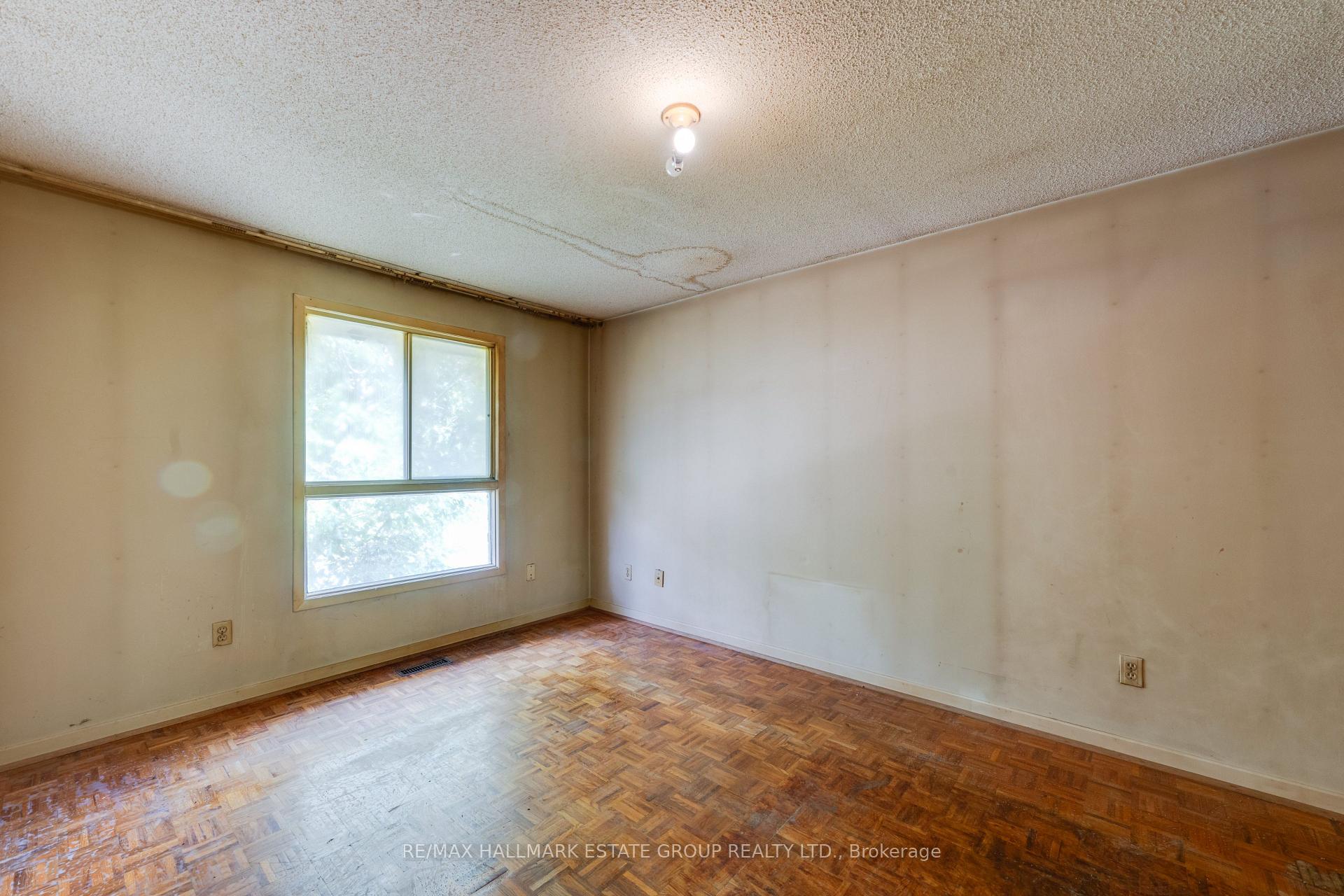 Photo 29 of 11 Pumfrey Crescent, Etobicoke, Mount Olive-Silverstone-Jamestown — HOMEH