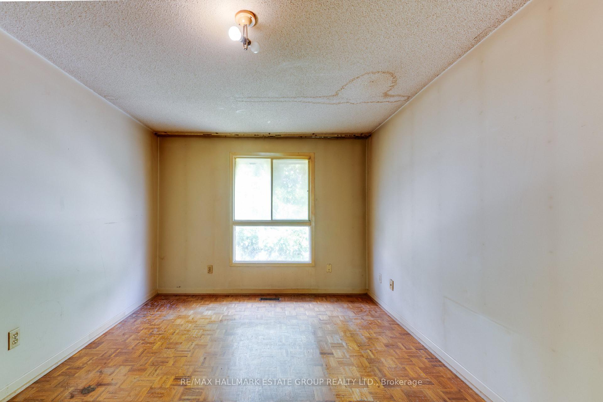 Photo 30 of 11 Pumfrey Crescent, Etobicoke, Mount Olive-Silverstone-Jamestown — HOMEH
