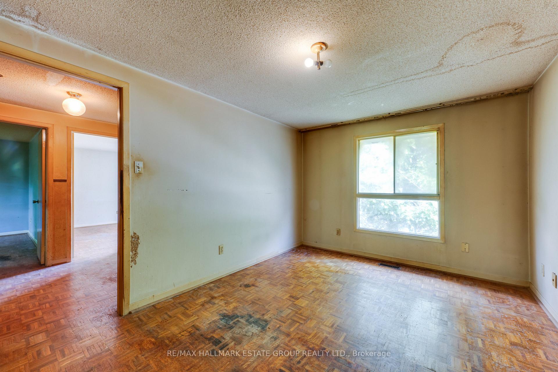 Photo 31 of 11 Pumfrey Crescent, Etobicoke, Mount Olive-Silverstone-Jamestown — HOMEH