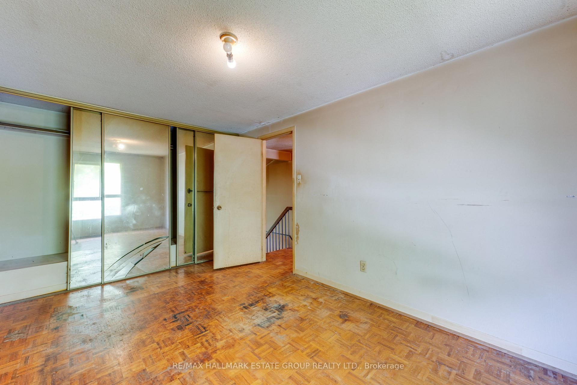 Photo 32 of 11 Pumfrey Crescent, Etobicoke, Mount Olive-Silverstone-Jamestown — HOMEH