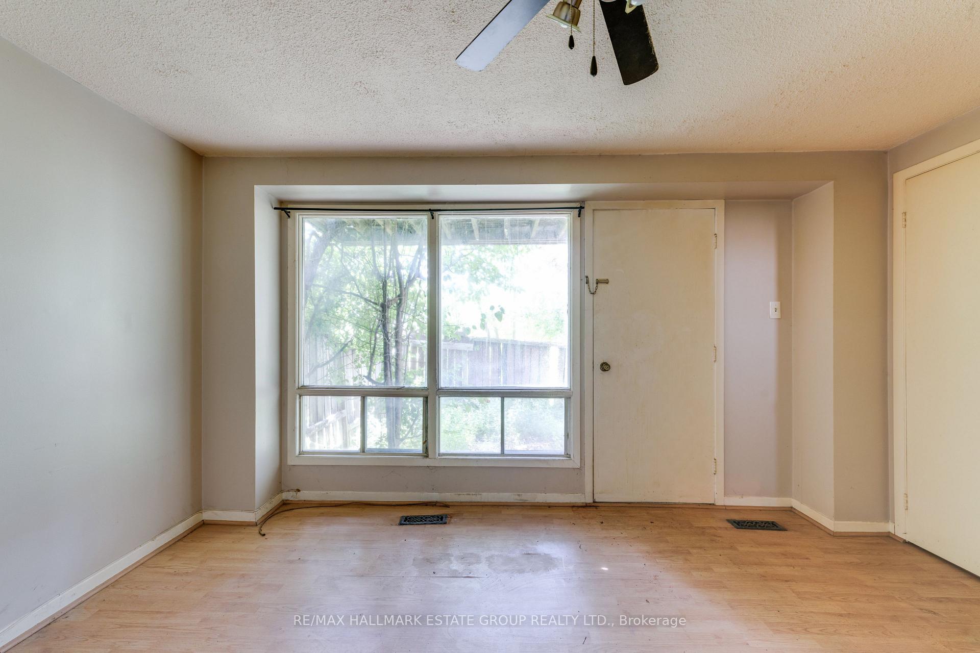 Photo 33 of 11 Pumfrey Crescent, Etobicoke, Mount Olive-Silverstone-Jamestown — HOMEH
