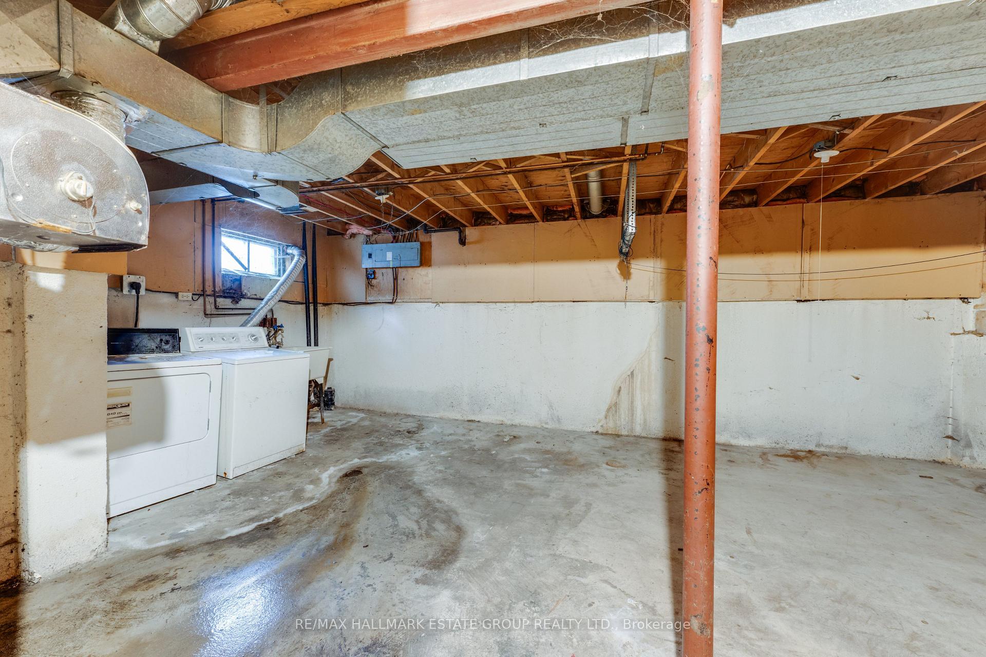 Photo 37 of 11 Pumfrey Crescent, Etobicoke, Mount Olive-Silverstone-Jamestown — HOMEH