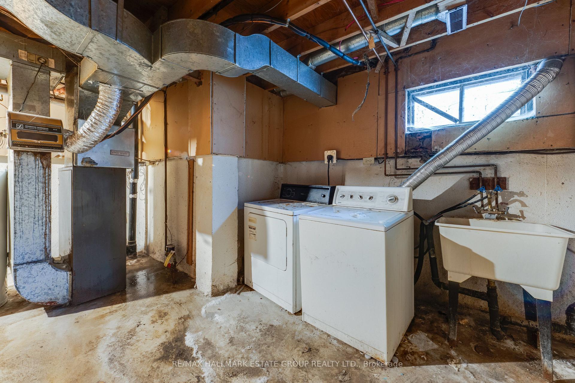 Photo 38 of 11 Pumfrey Crescent, Etobicoke, Mount Olive-Silverstone-Jamestown — HOMEH
